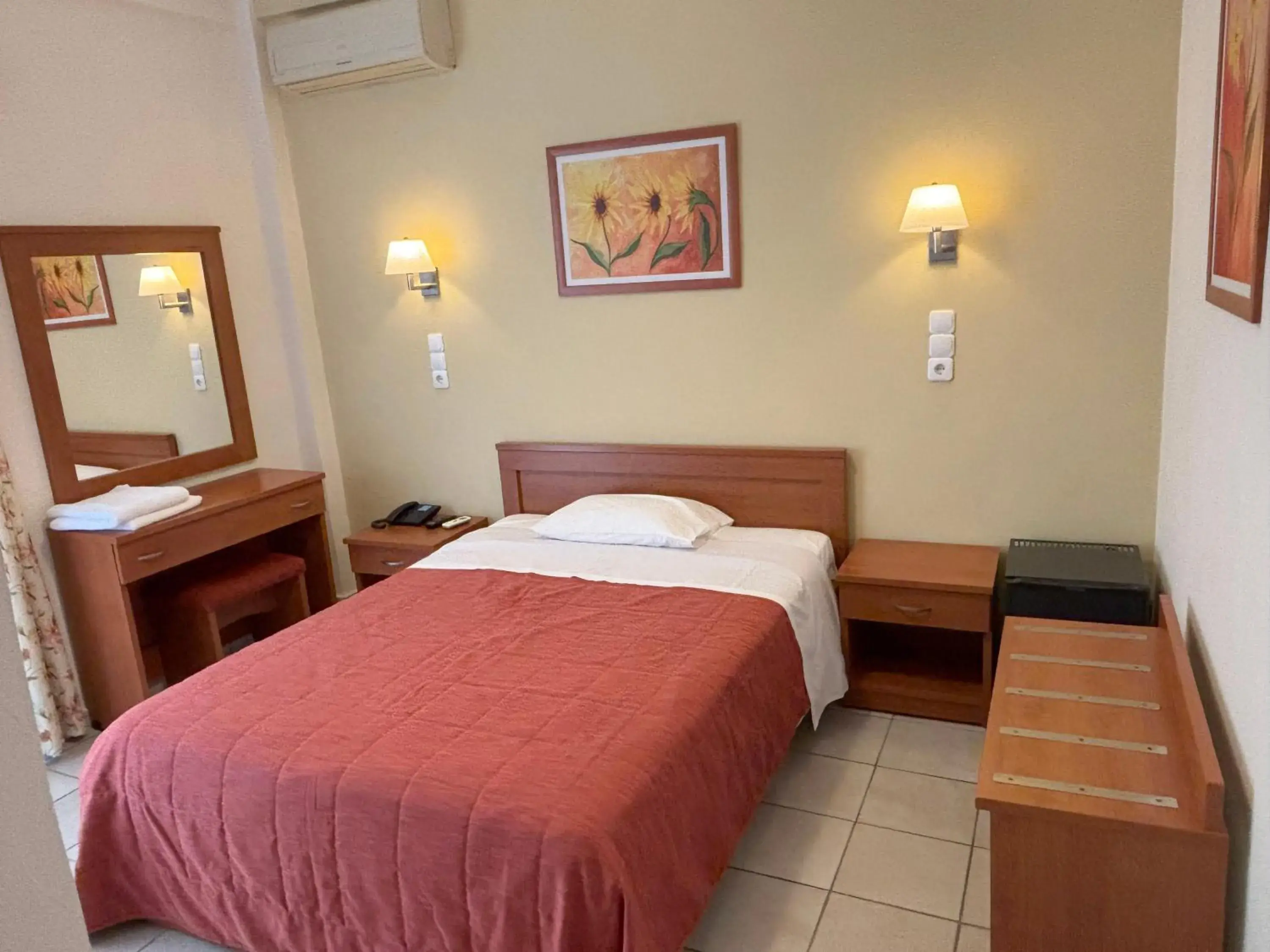 Property building, Bed in Hotel Kronio Property building, Bed in Hotel Kronio