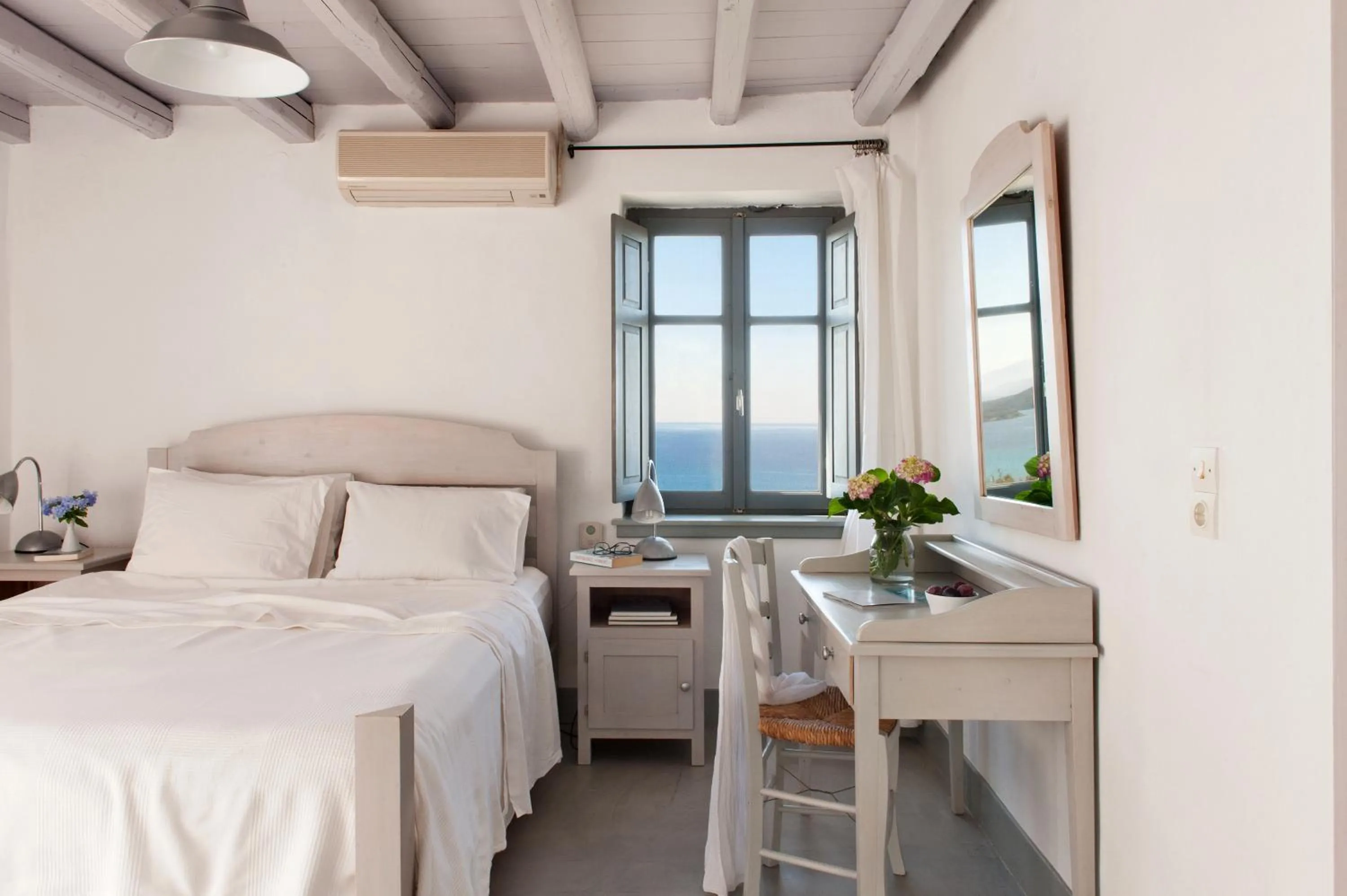 Bed in Notos Hotel Kardamili