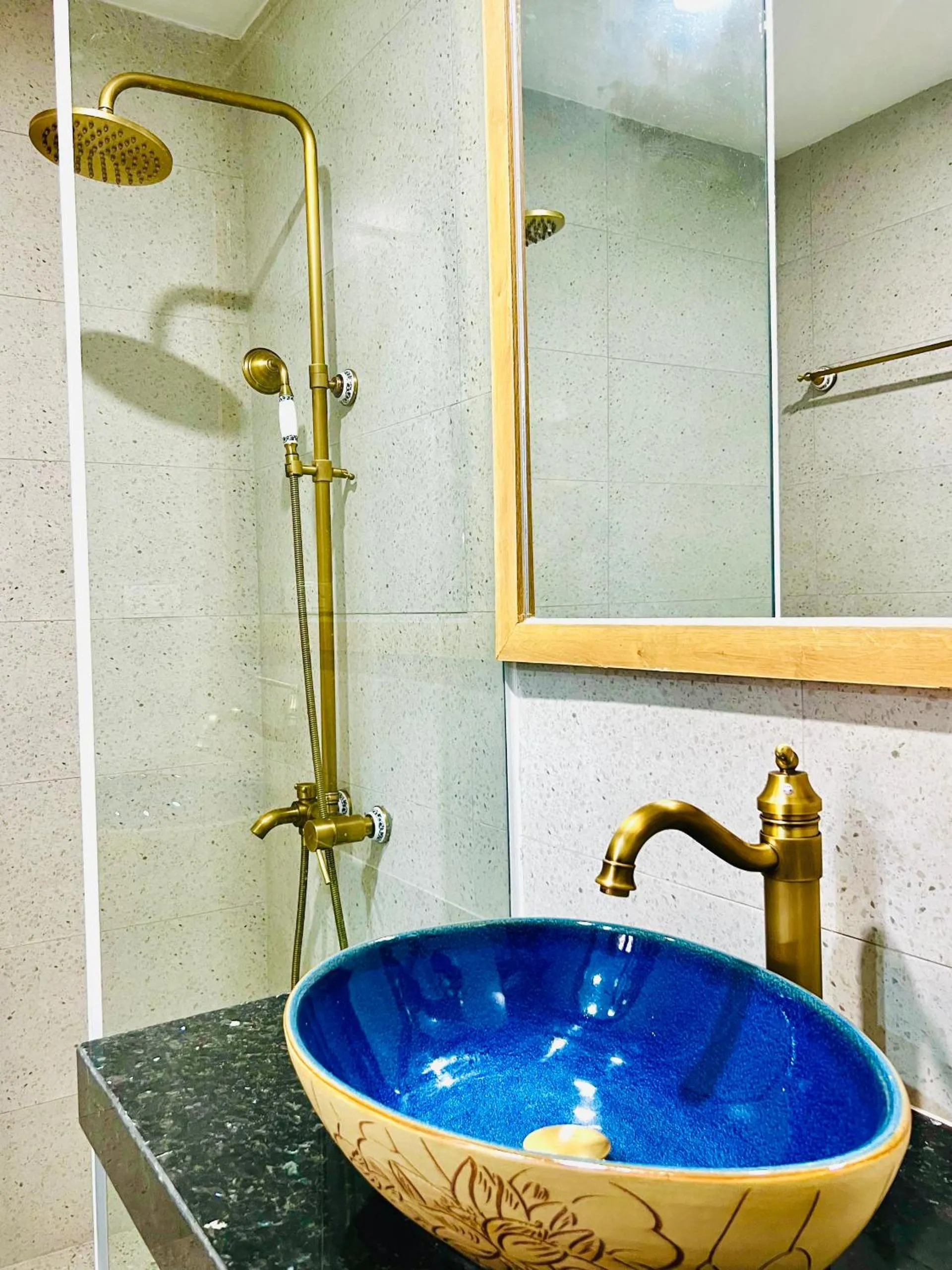 Shower in Rova Hotel Sunset Town Phu Quoc