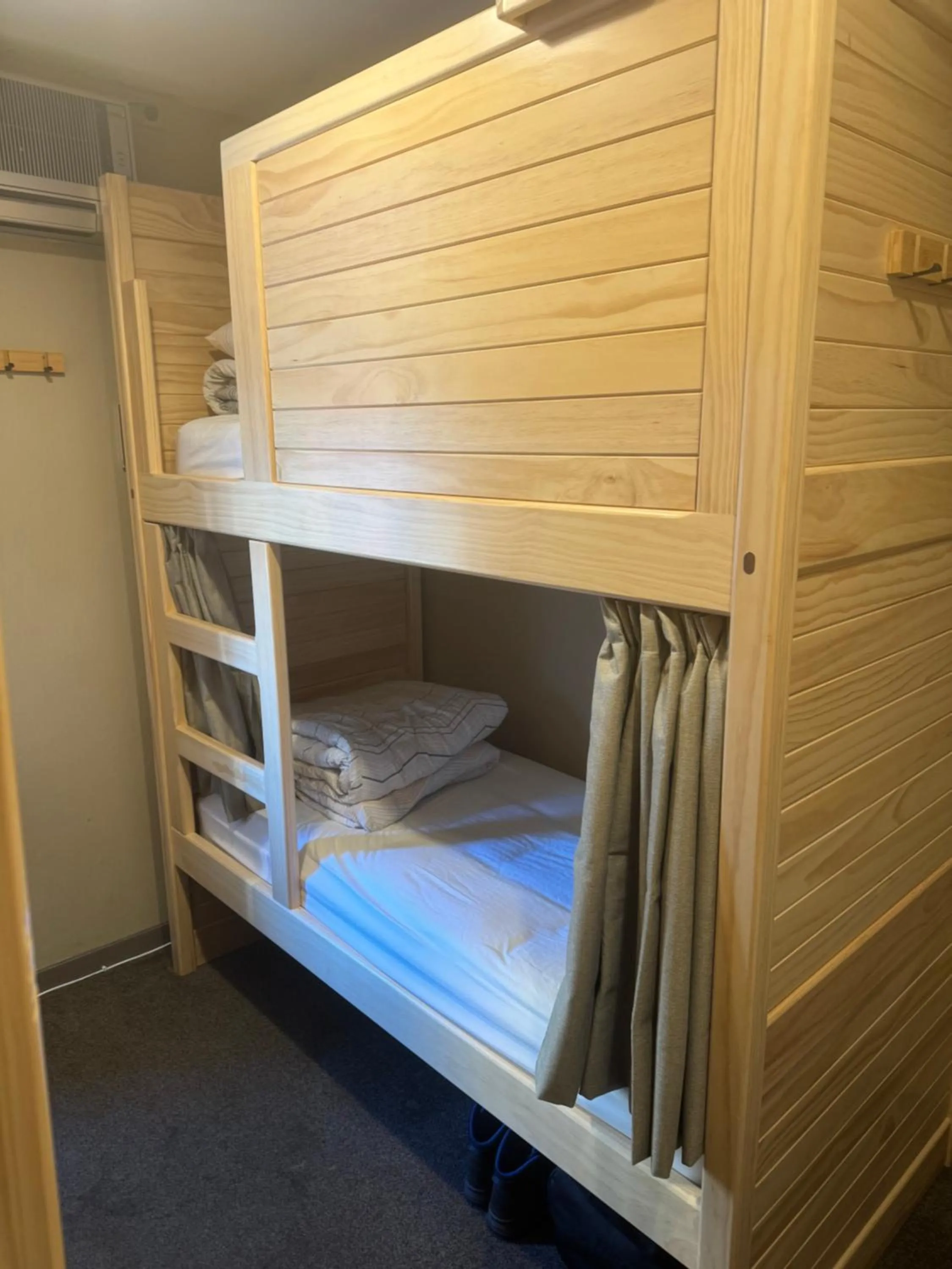 bunk bed, Bed in UpTown Backpackers