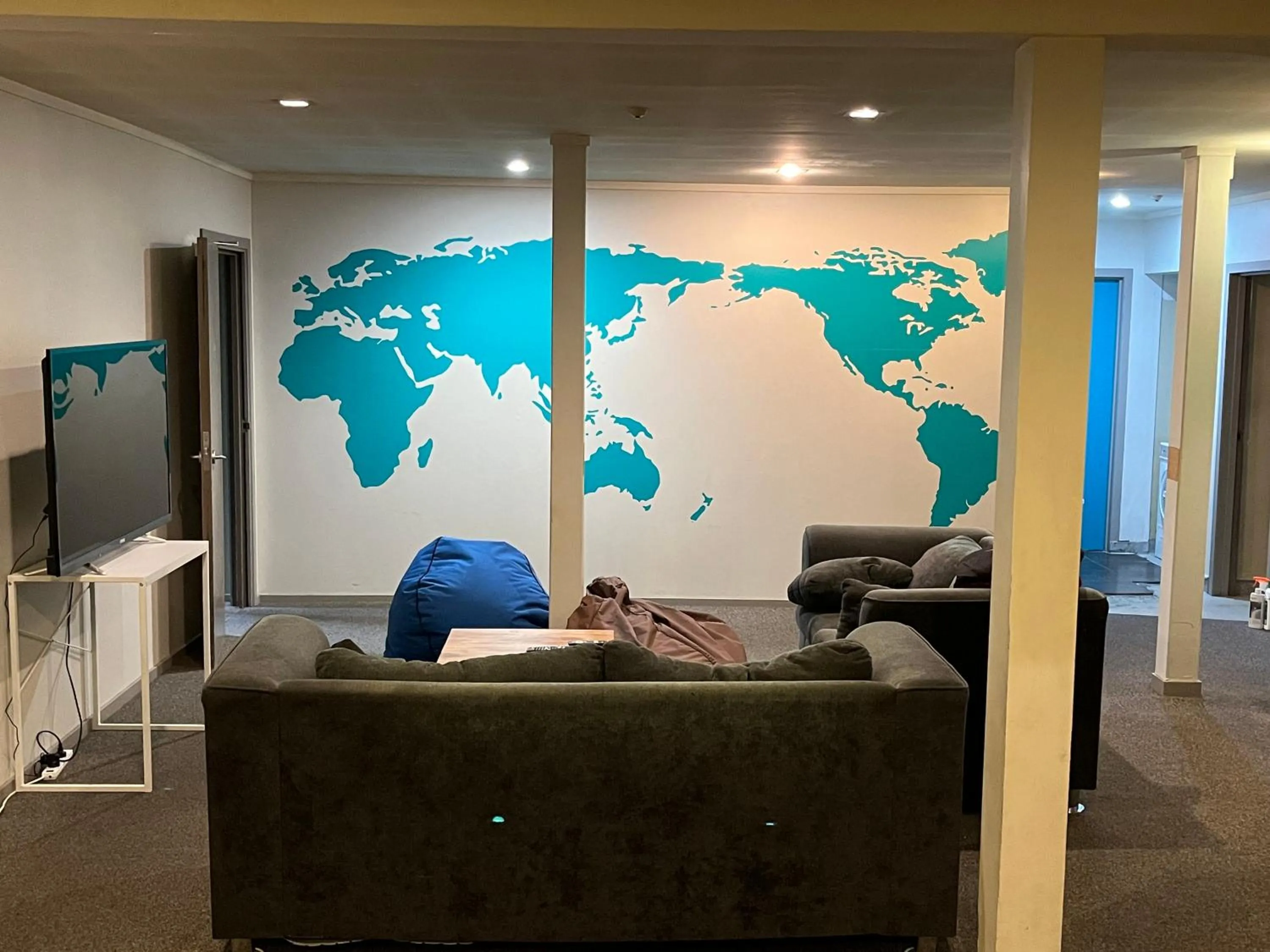 Communal lounge/ TV room in UpTown Backpackers