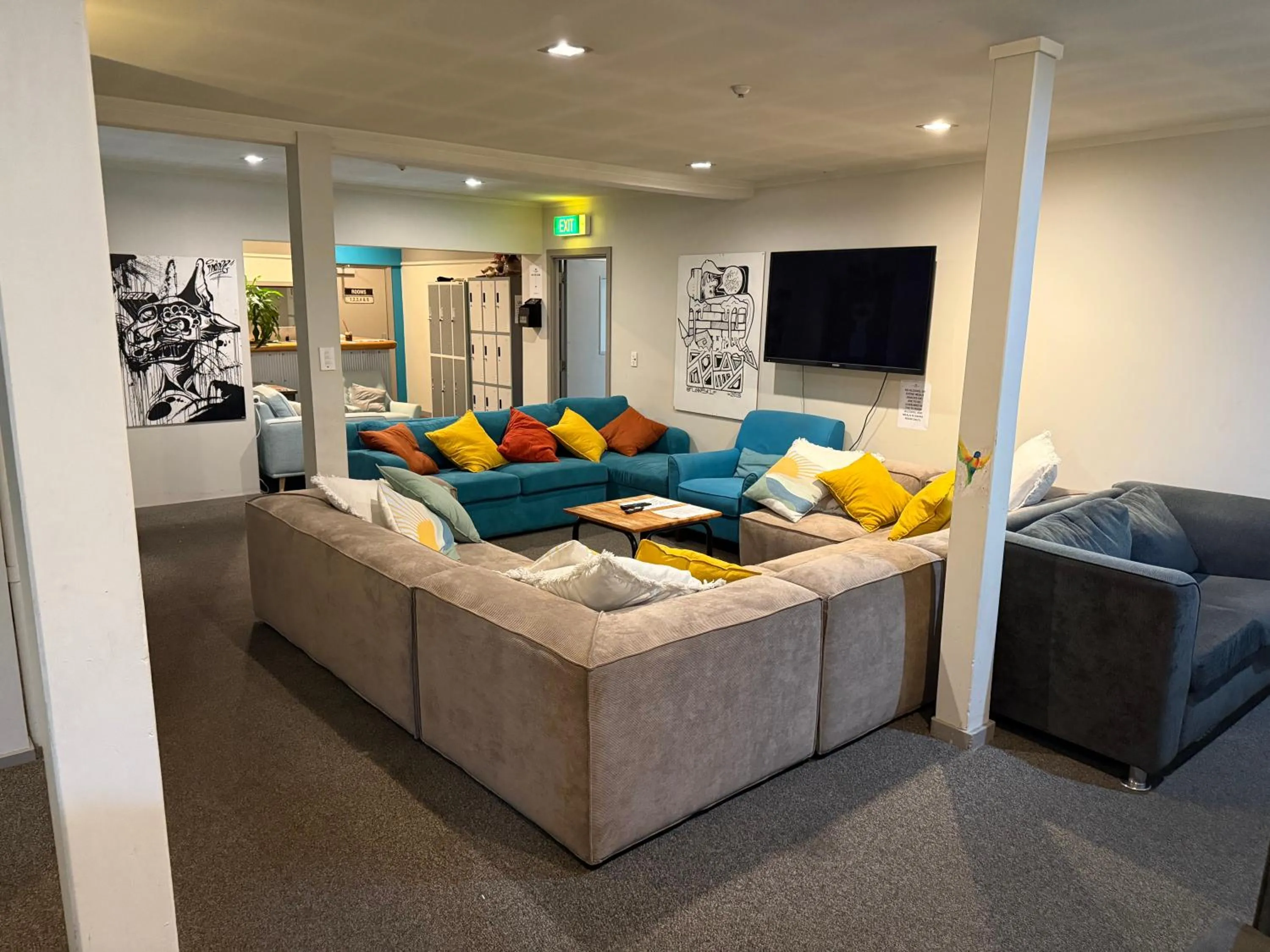 Communal lounge/ TV room in UpTown Backpackers