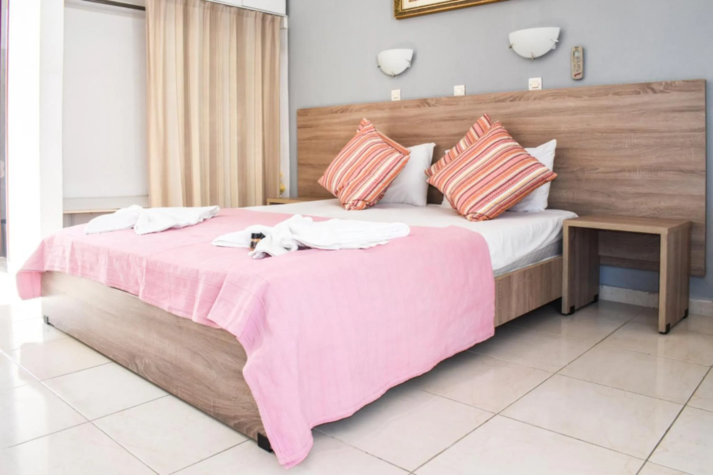 Bedroom, Bed in White Palace Studios