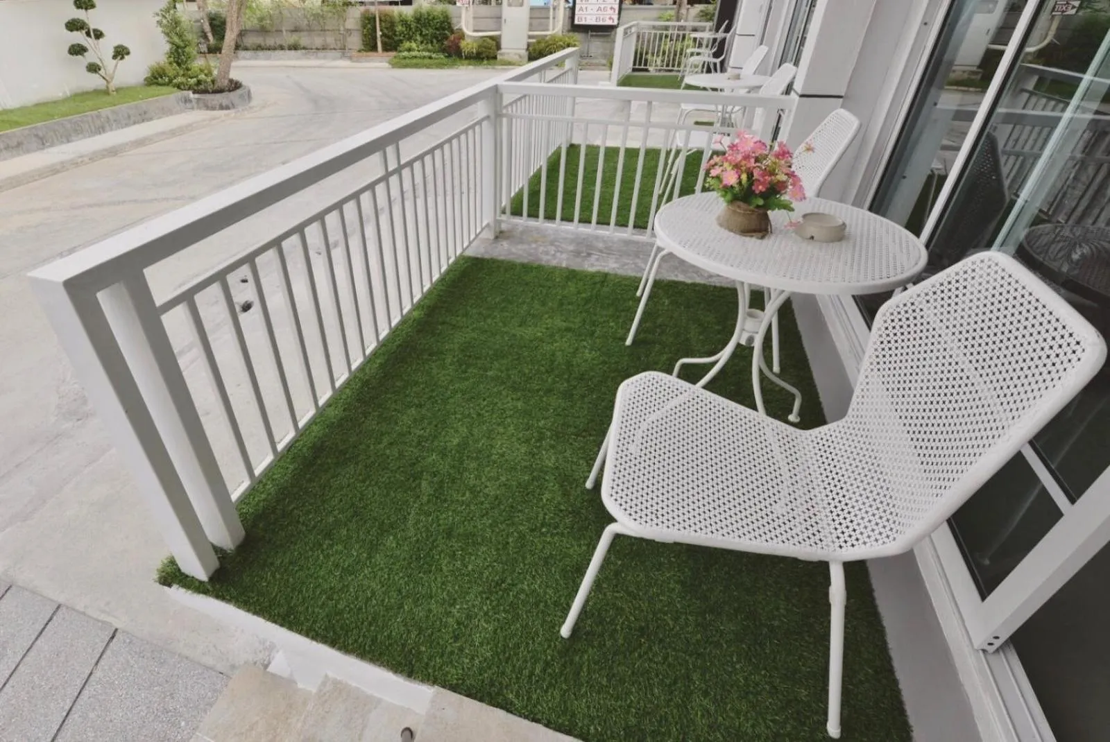 Balcony/Terrace in The Tamnan Pattaya Hotel & Resort