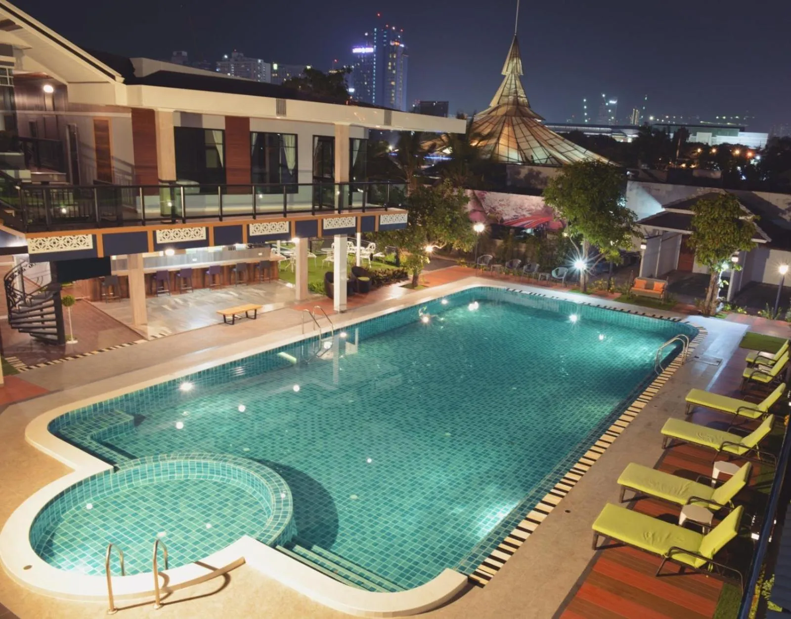 Property building in The Tamnan Pattaya Hotel & Resort