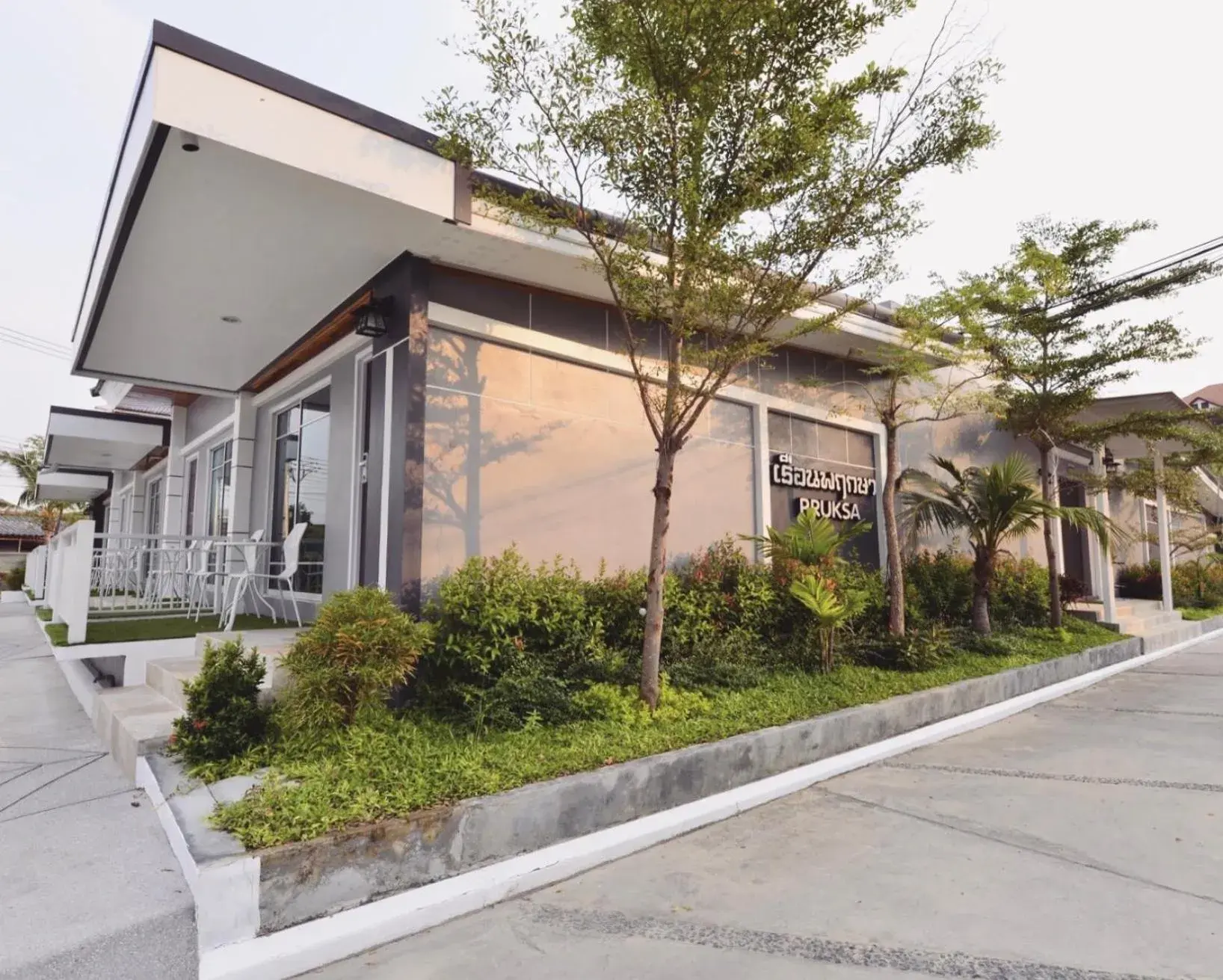 Property building in The Tamnan Pattaya Hotel & Resort Property building in The Tamnan Pattaya Hotel & Resort