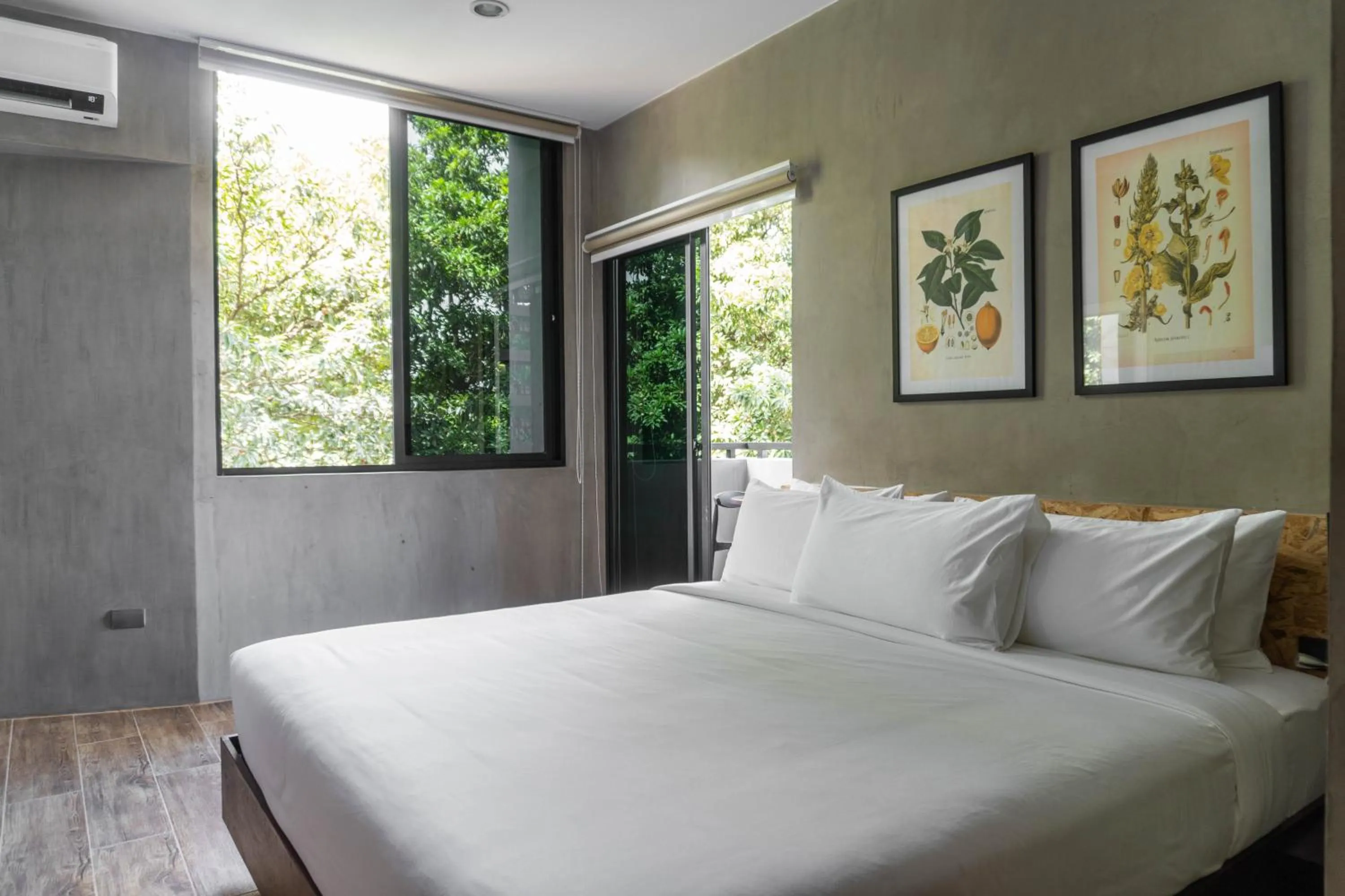 Bedroom, Bed in Hotel Dumaguete