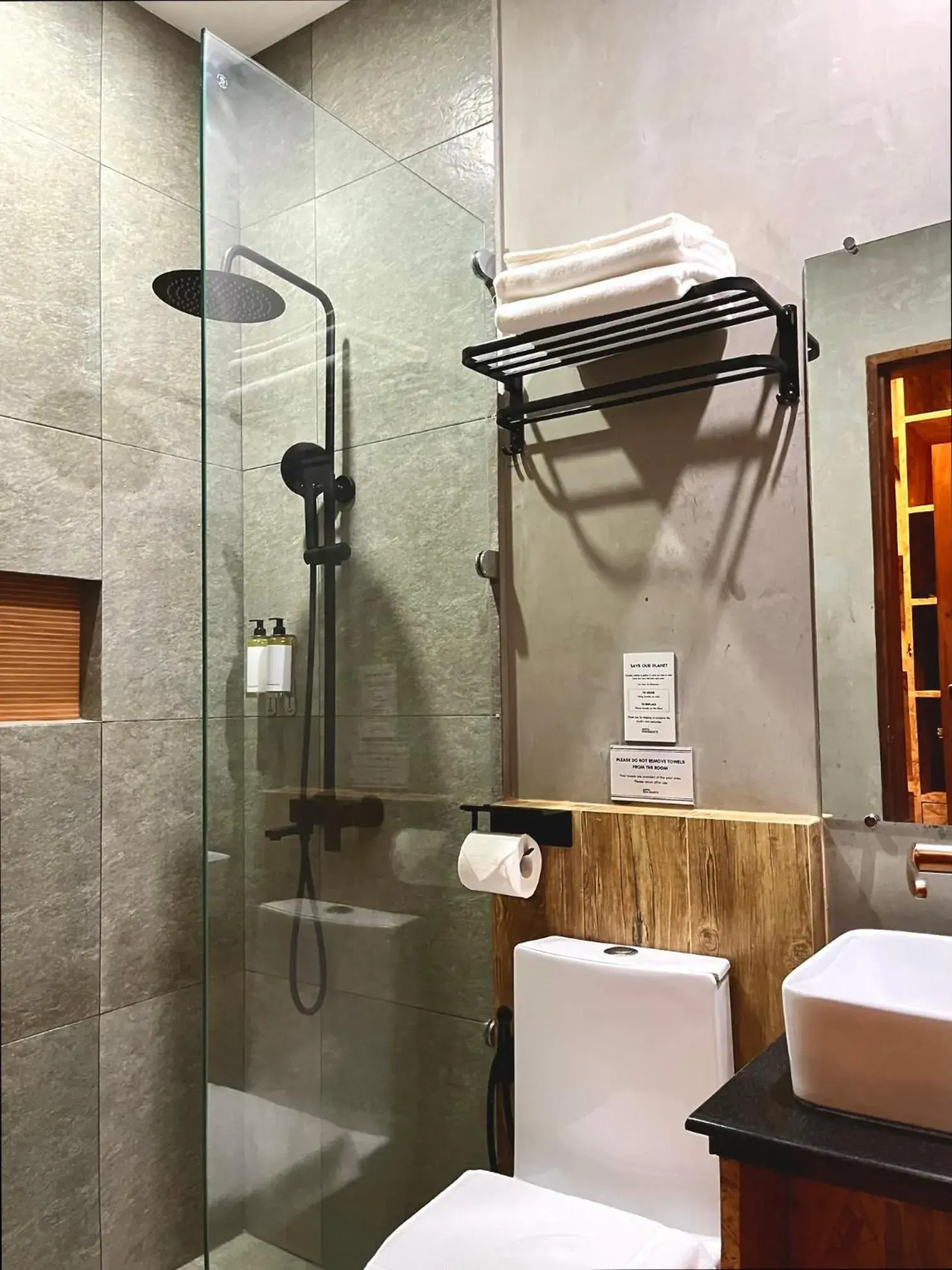 Bathroom in Hotel Dumaguete Bathroom in Hotel Dumaguete