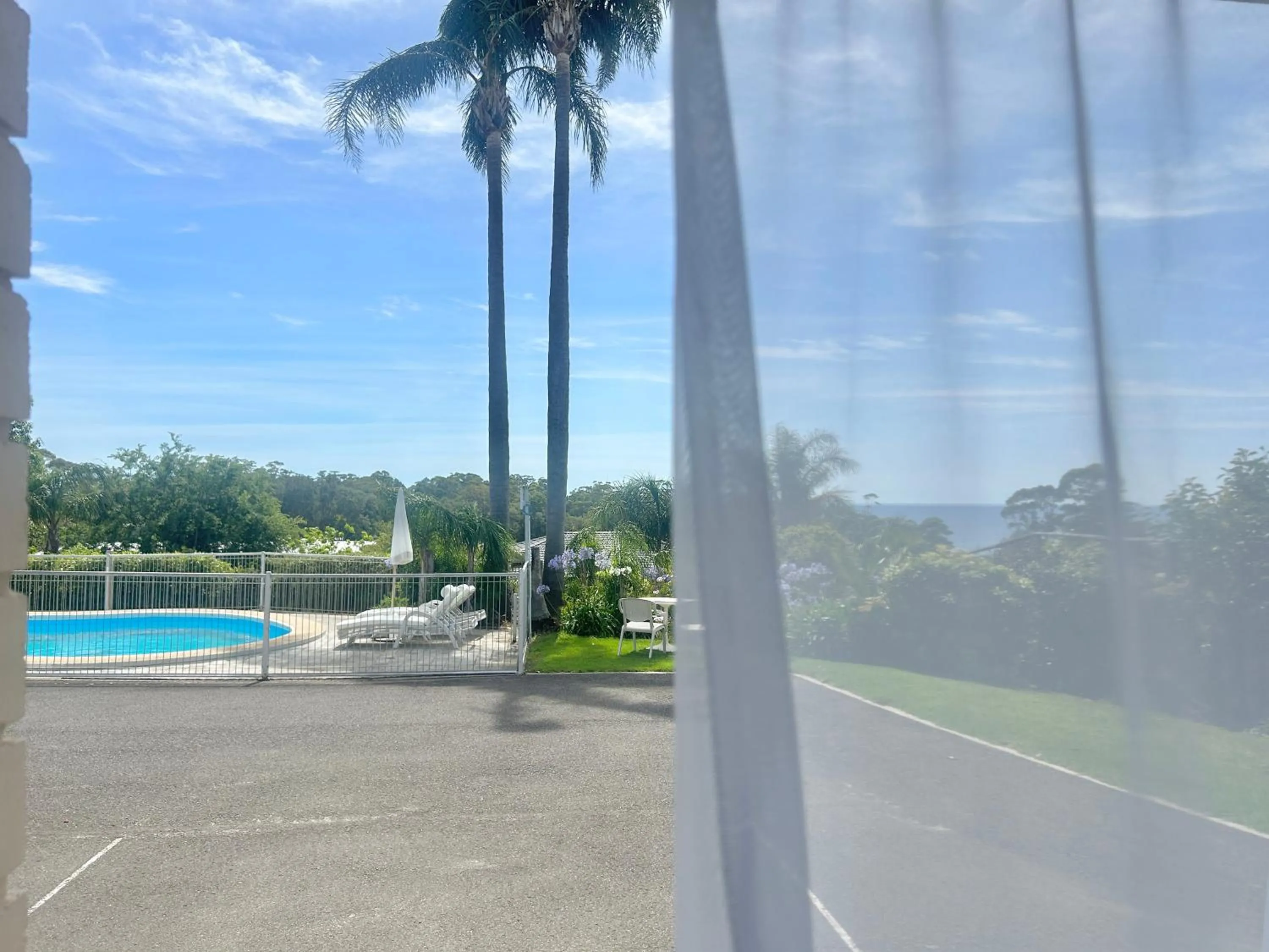 Queen Room in Mollymook Ocean View Motel - Welcoming Guests 18 Years and Older