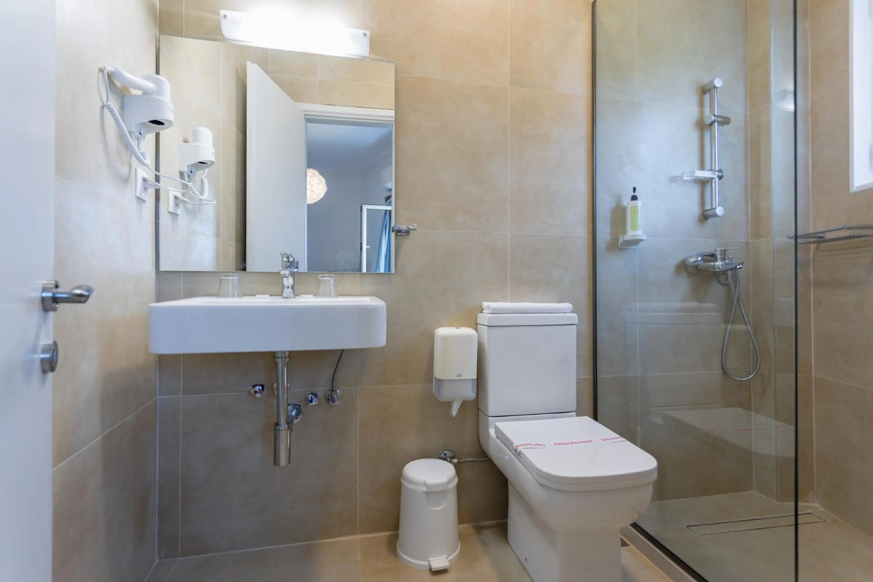 Bathroom in Hotel Bretagne