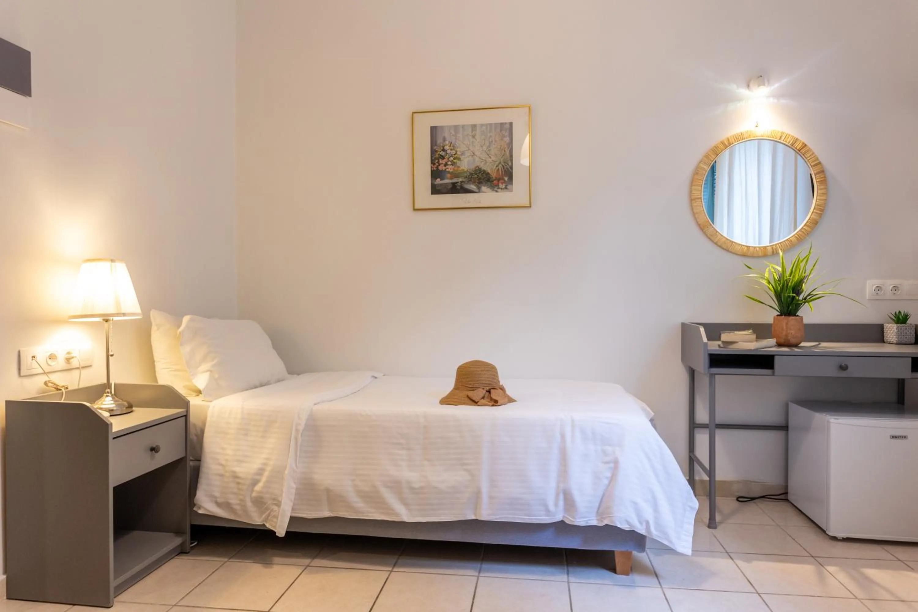 Bedroom, Bed in Hotel Bretagne