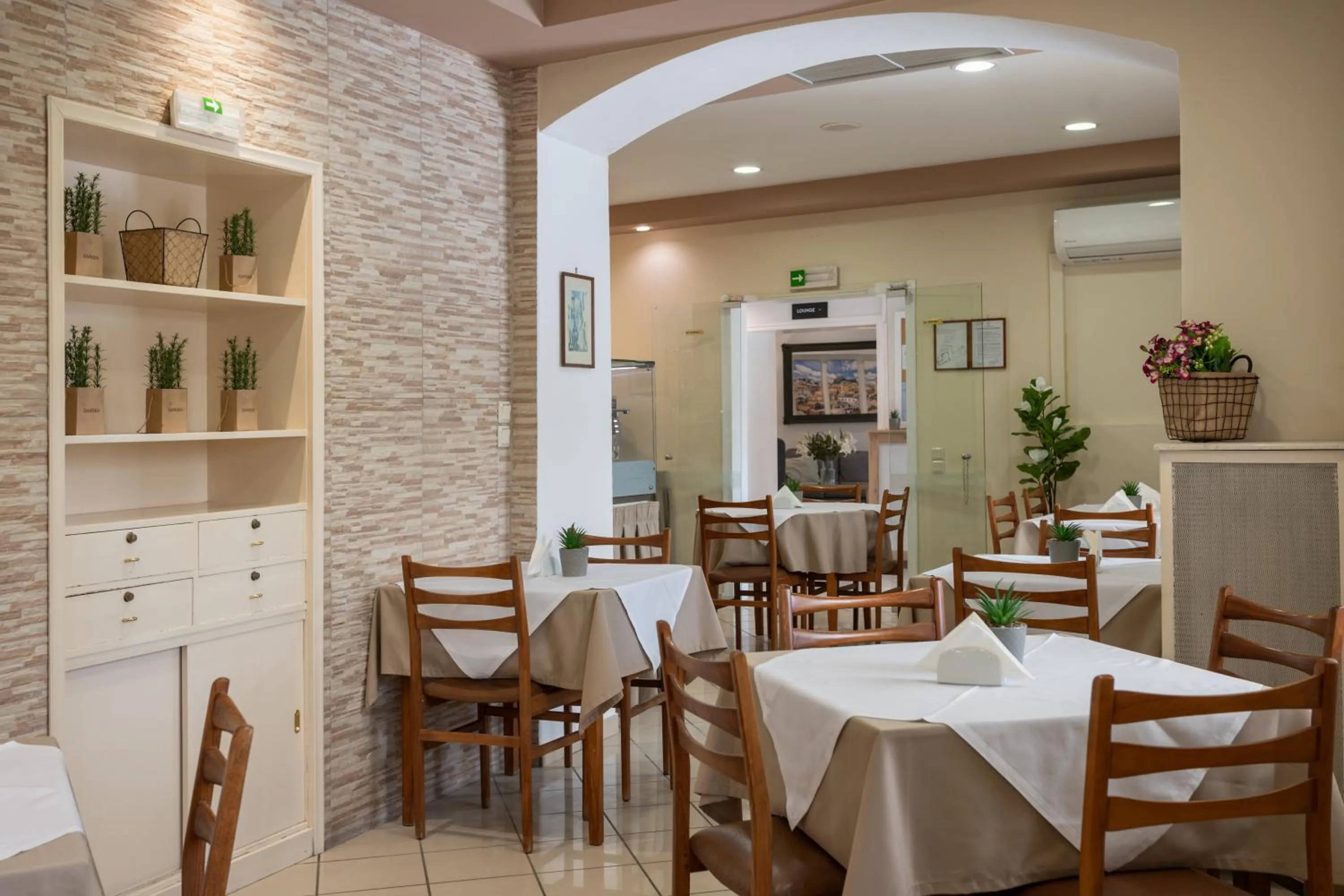 Breakfast in Hotel Bretagne