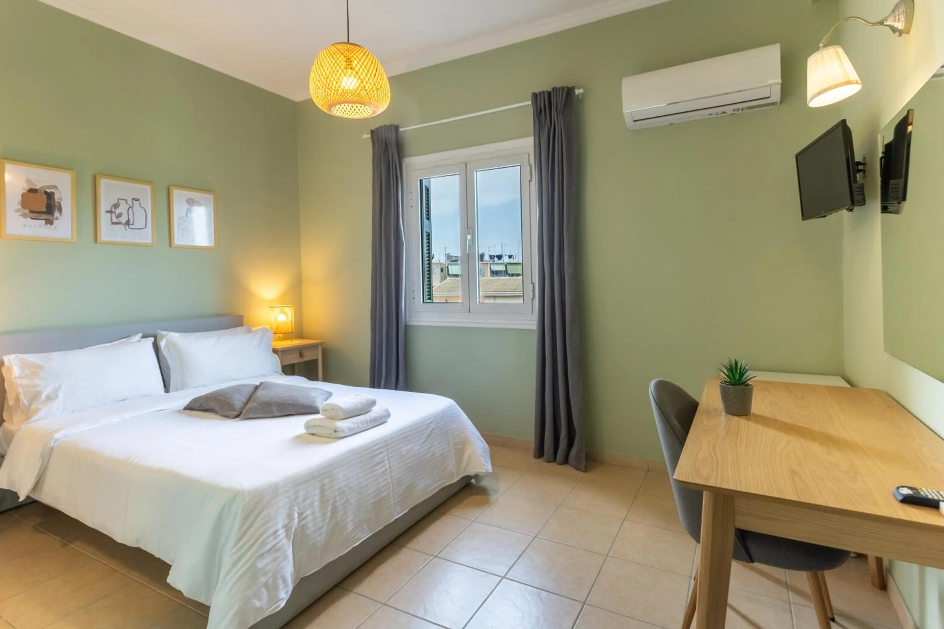 Bedroom, Bed in Hotel Bretagne