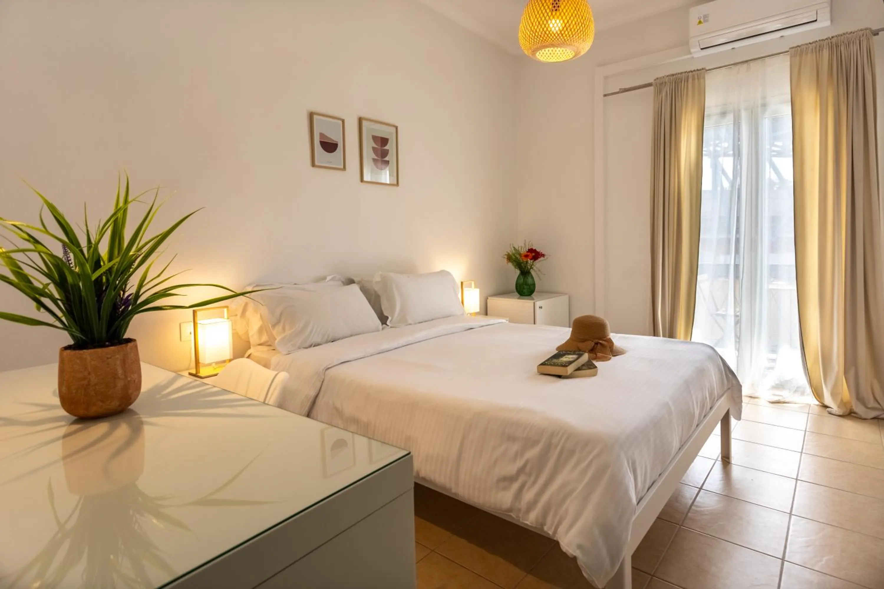 Bedroom, Bed in Hotel Bretagne