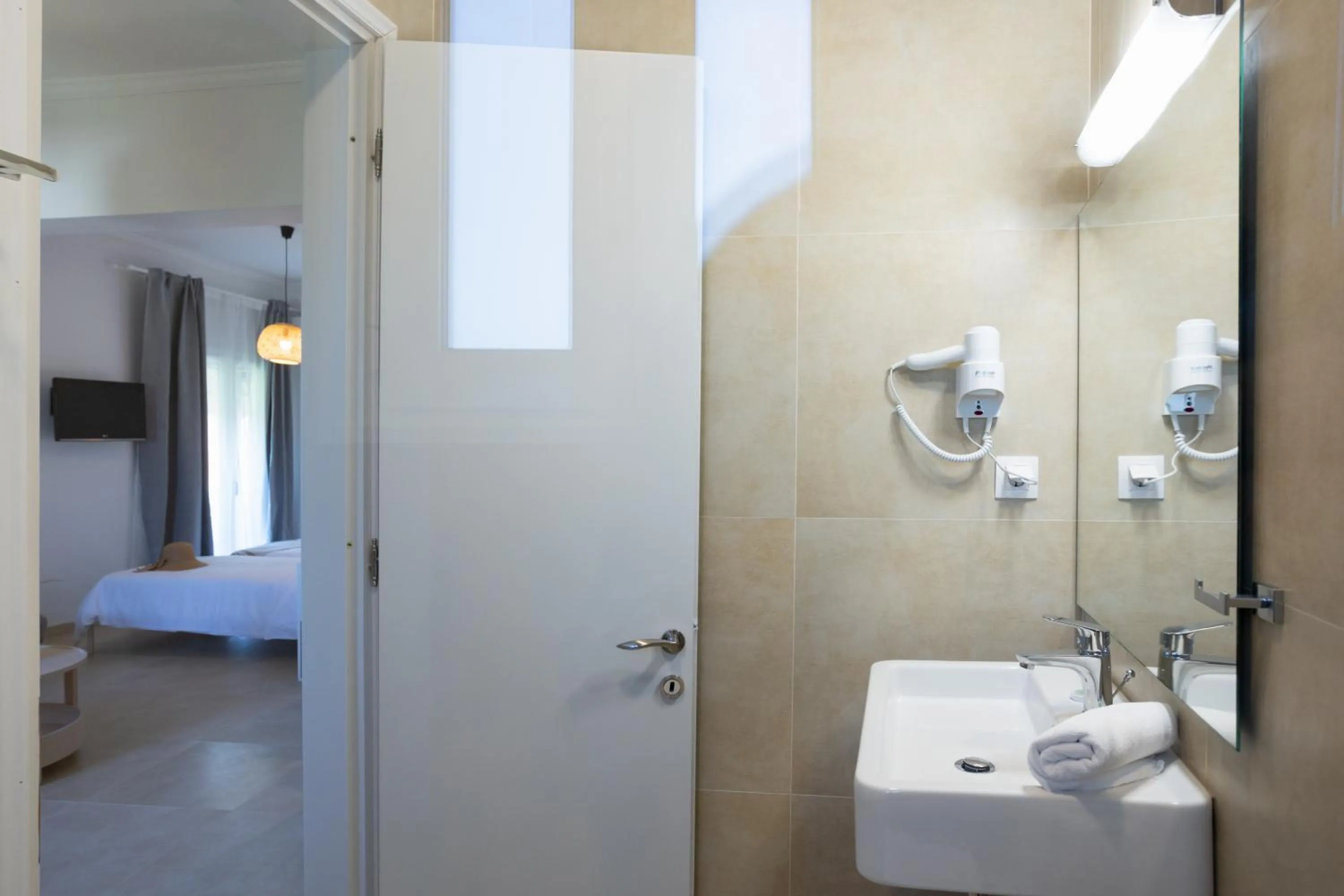 Bathroom in Hotel Bretagne