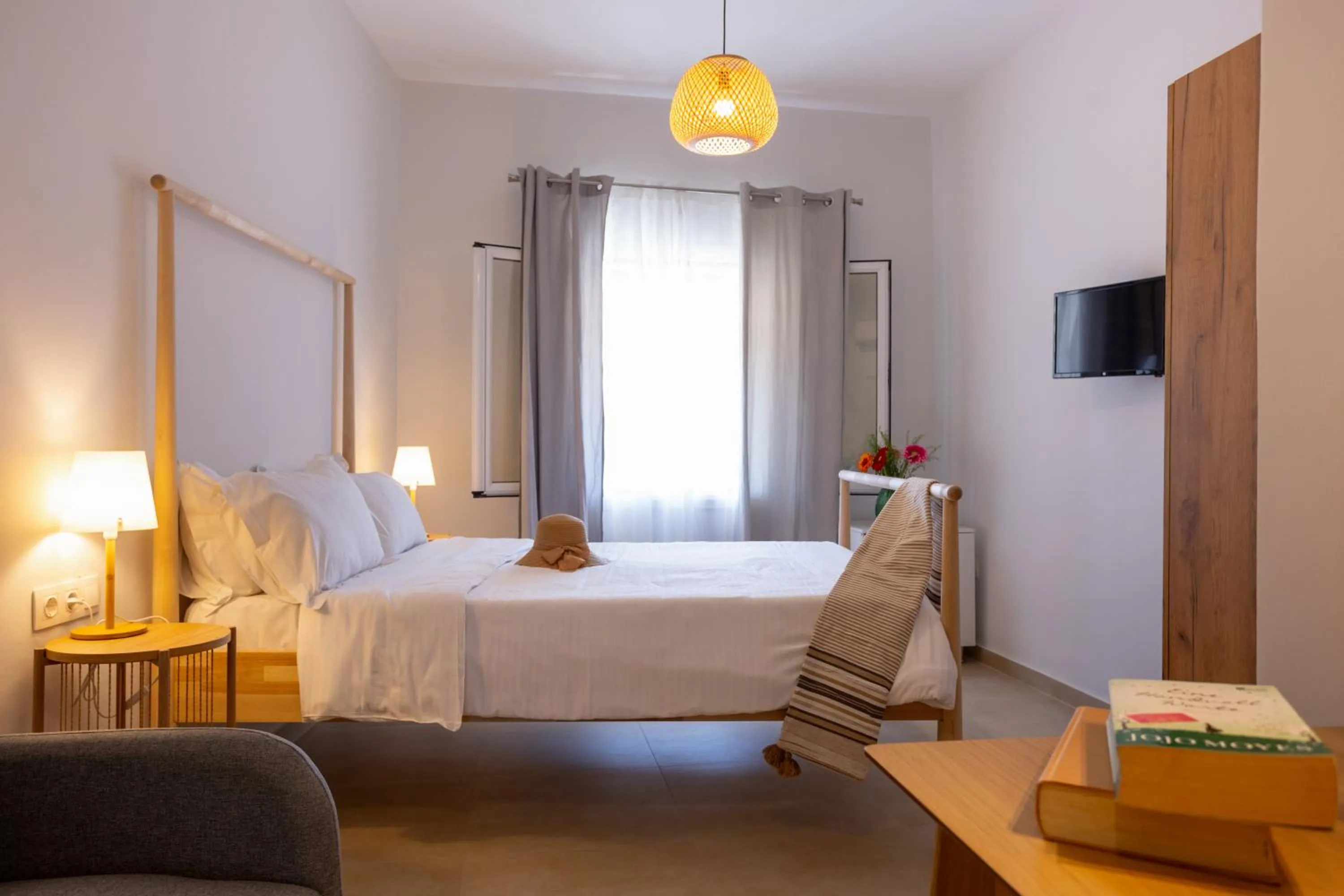 Bedroom, Bed in Hotel Bretagne