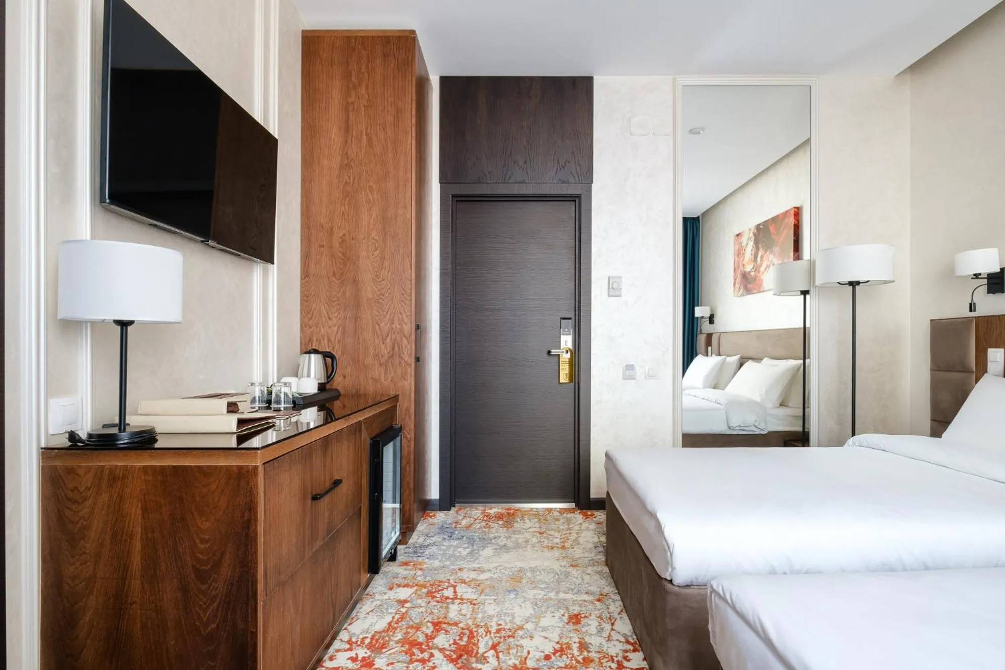 Photo of the whole room, Bed in Grand Mildom Hotel