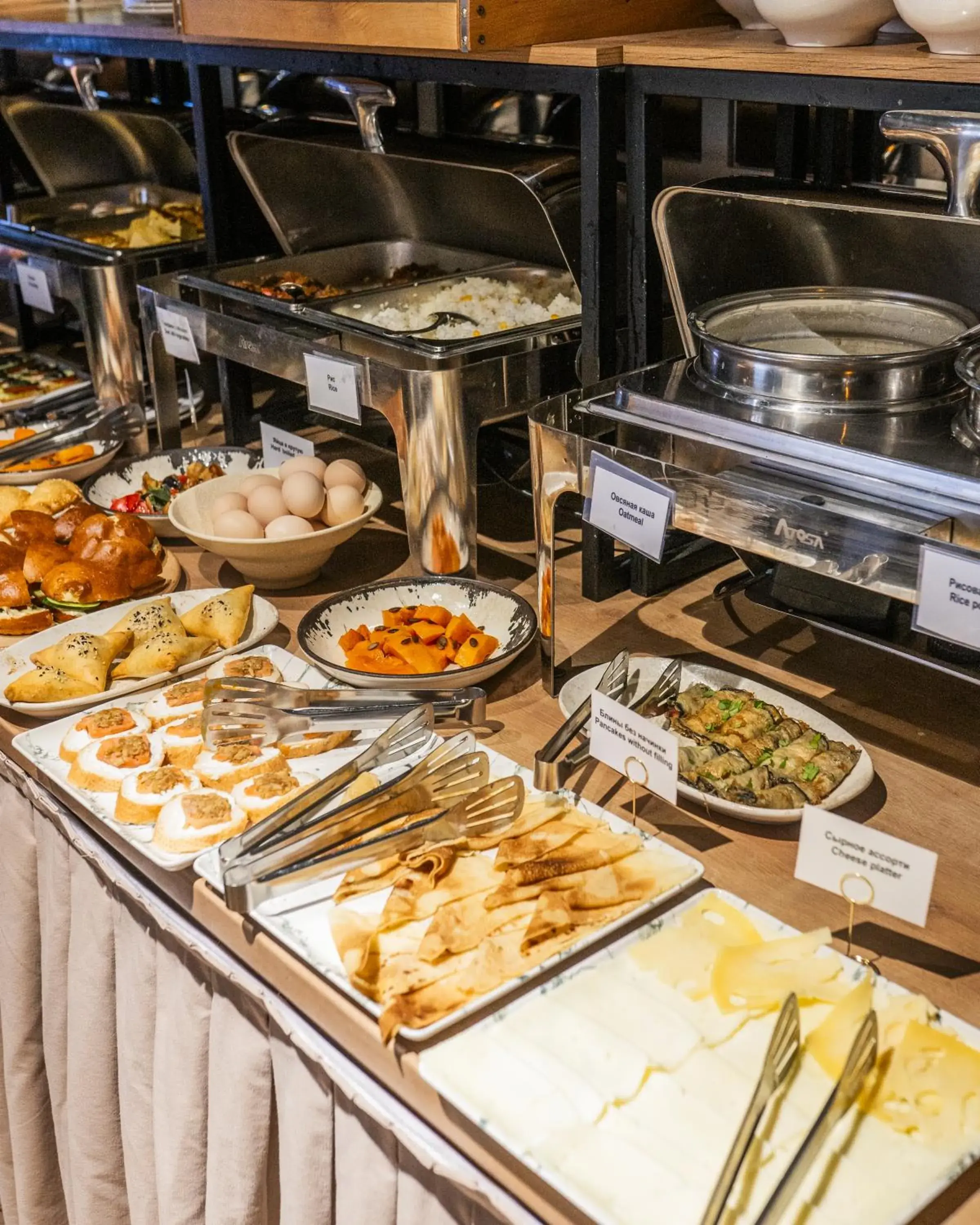 Breakfast in Grand Mildom Hotel Breakfast in Grand Mildom Hotel