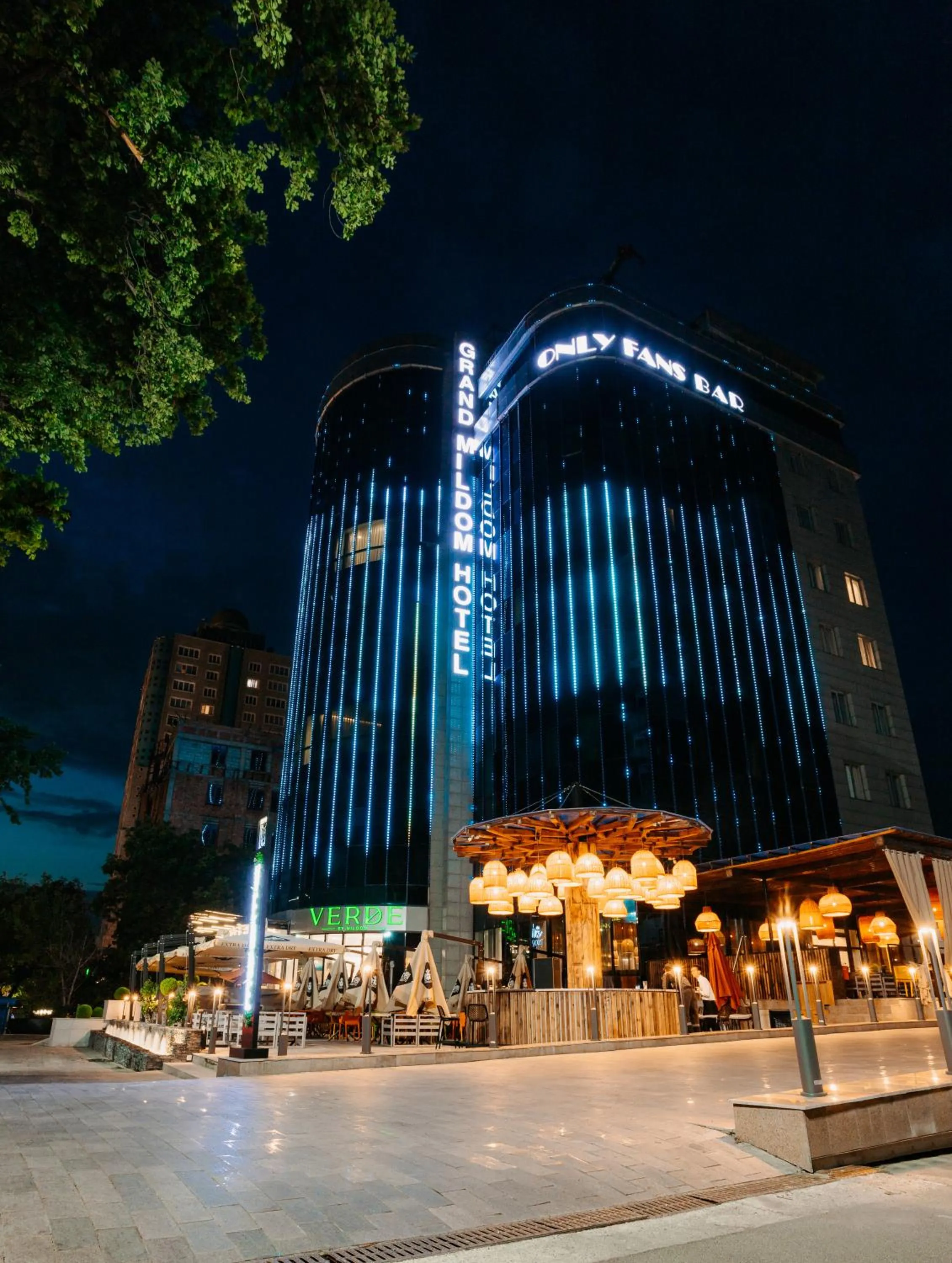 Property building in Grand Mildom Hotel