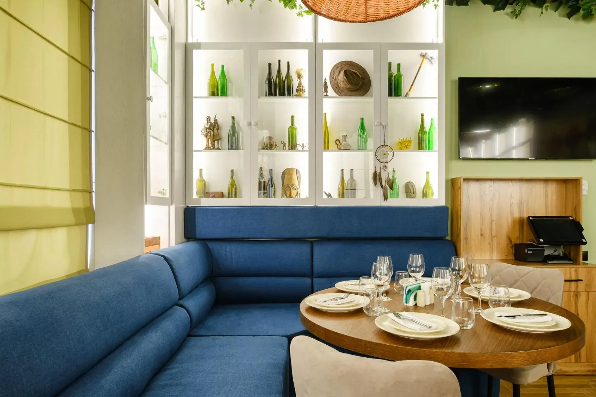 Restaurant/places to eat in Grand Mildom Hotel Restaurant/places to eat in Grand Mildom Hotel