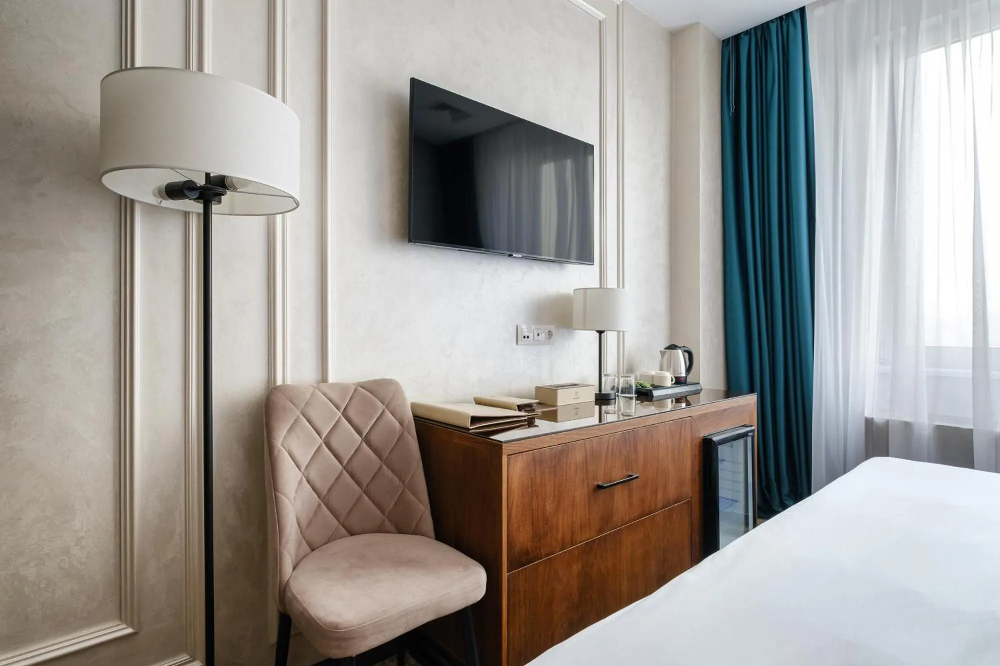 Photo of the whole room, Bed in Grand Mildom Hotel