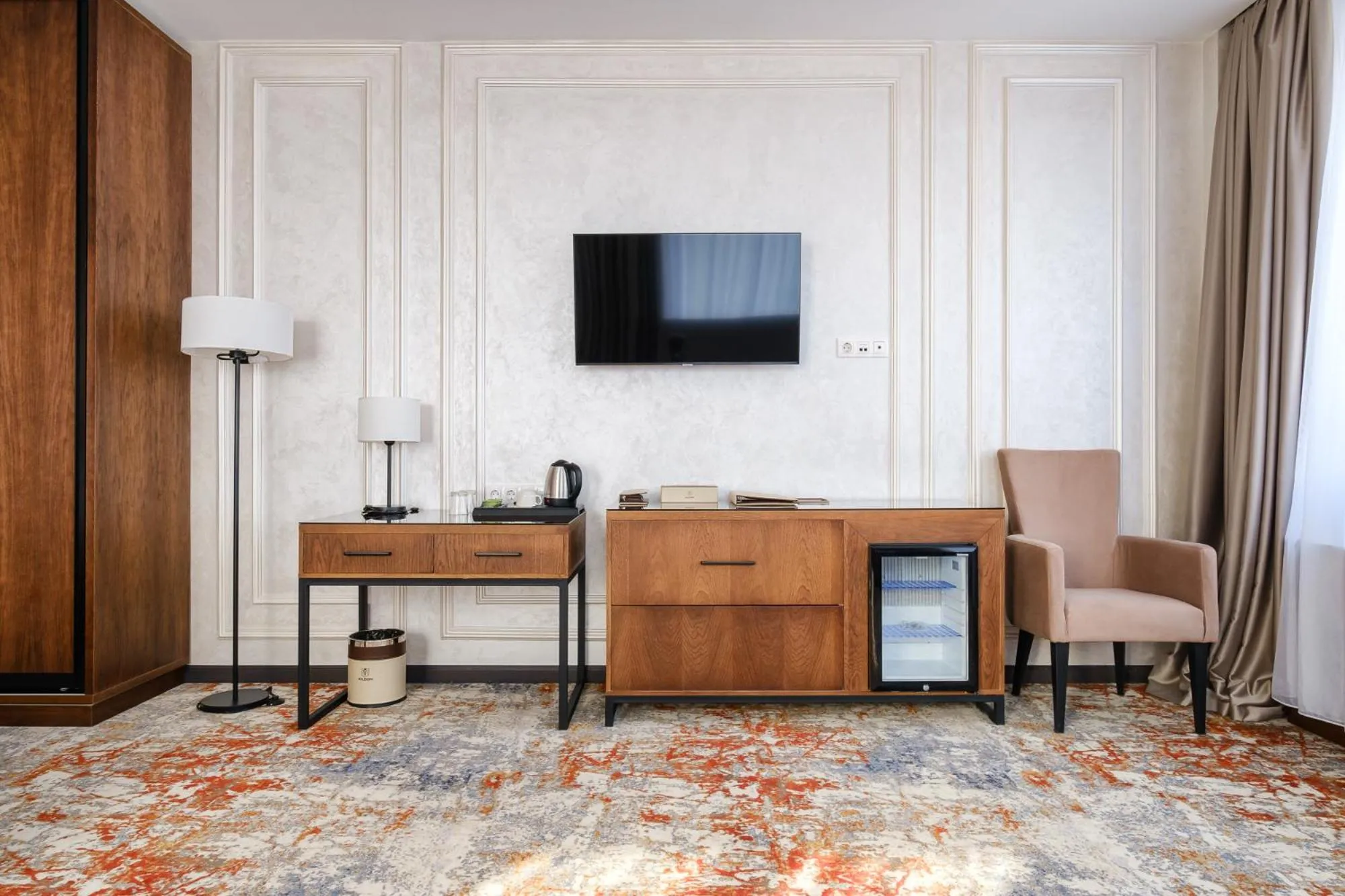 TV and multimedia in Grand Mildom Hotel