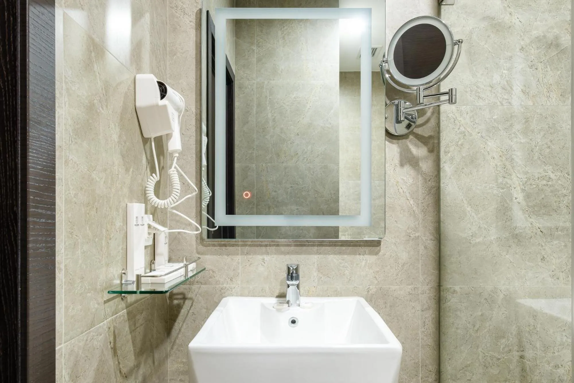 Shower in Grand Mildom Hotel