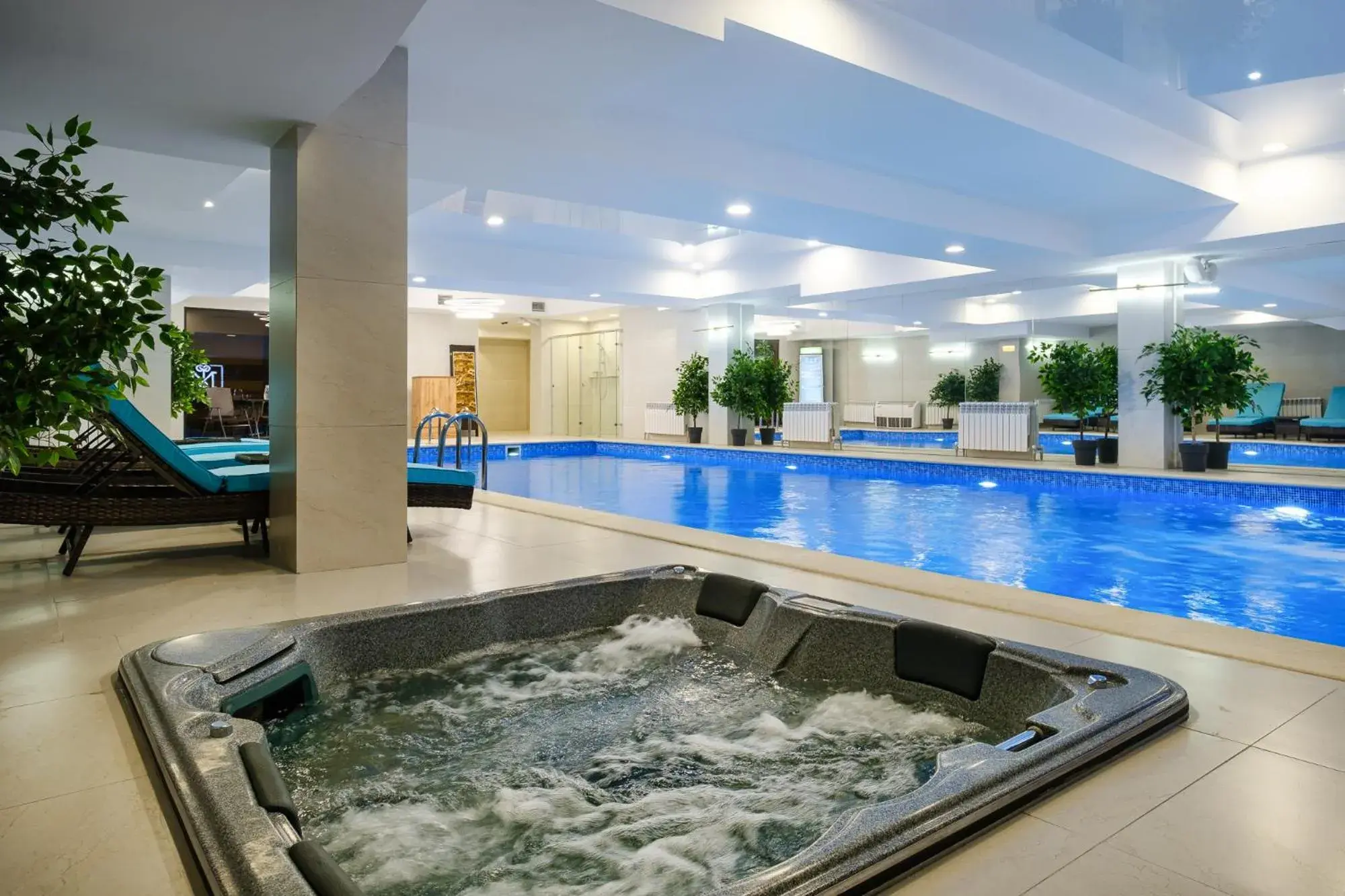 Swimming pool in Grand Mildom Hotel Swimming pool in Grand Mildom Hotel