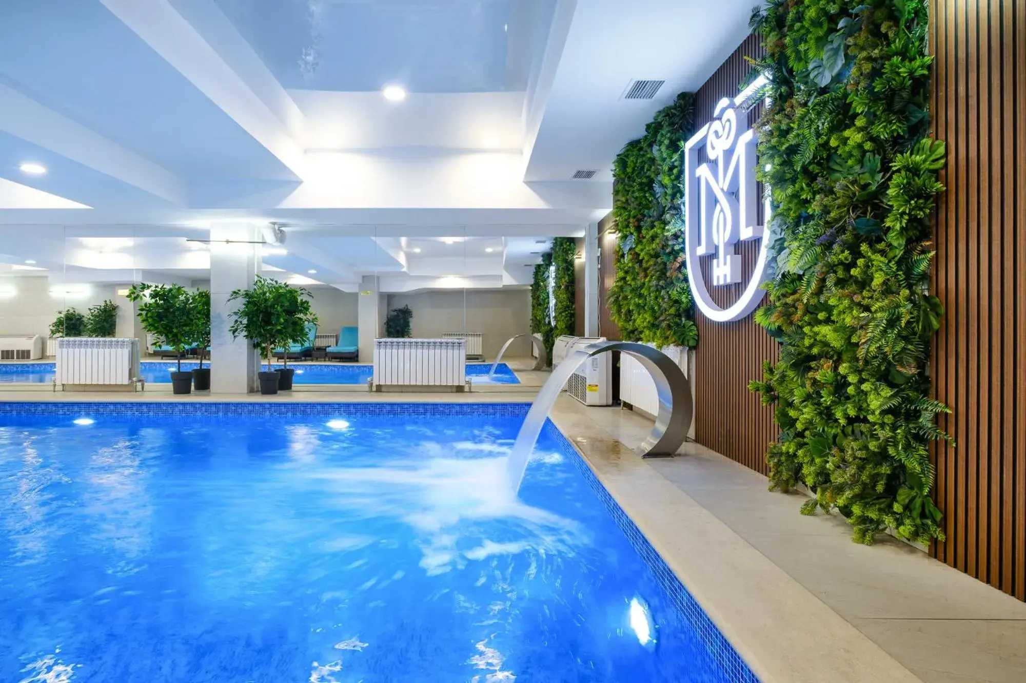 Swimming pool in Grand Mildom Hotel Swimming pool in Grand Mildom Hotel