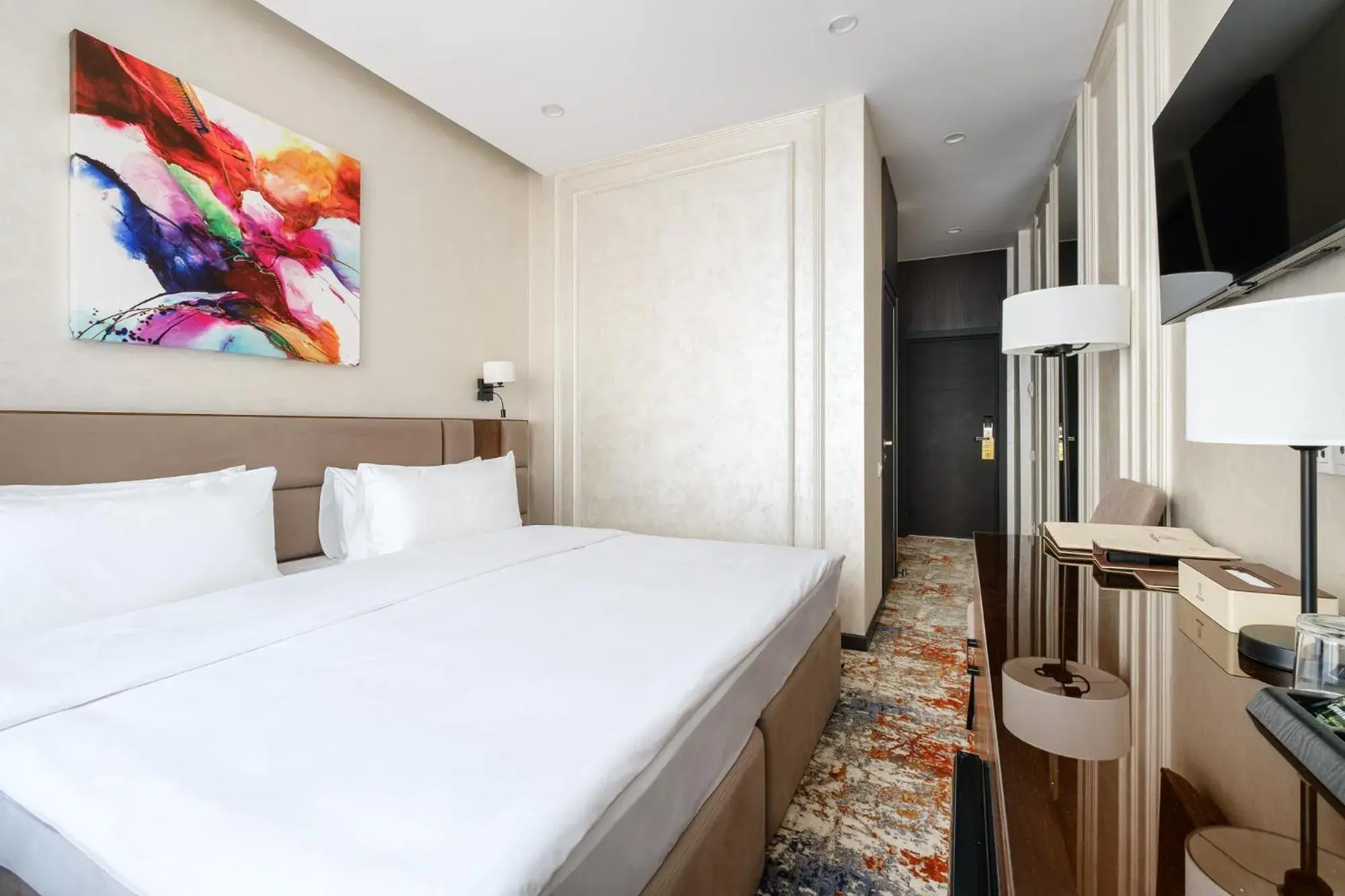 King Room - single occupancy in Grand Mildom Hotel King Room - single occupancy in Grand Mildom Hotel