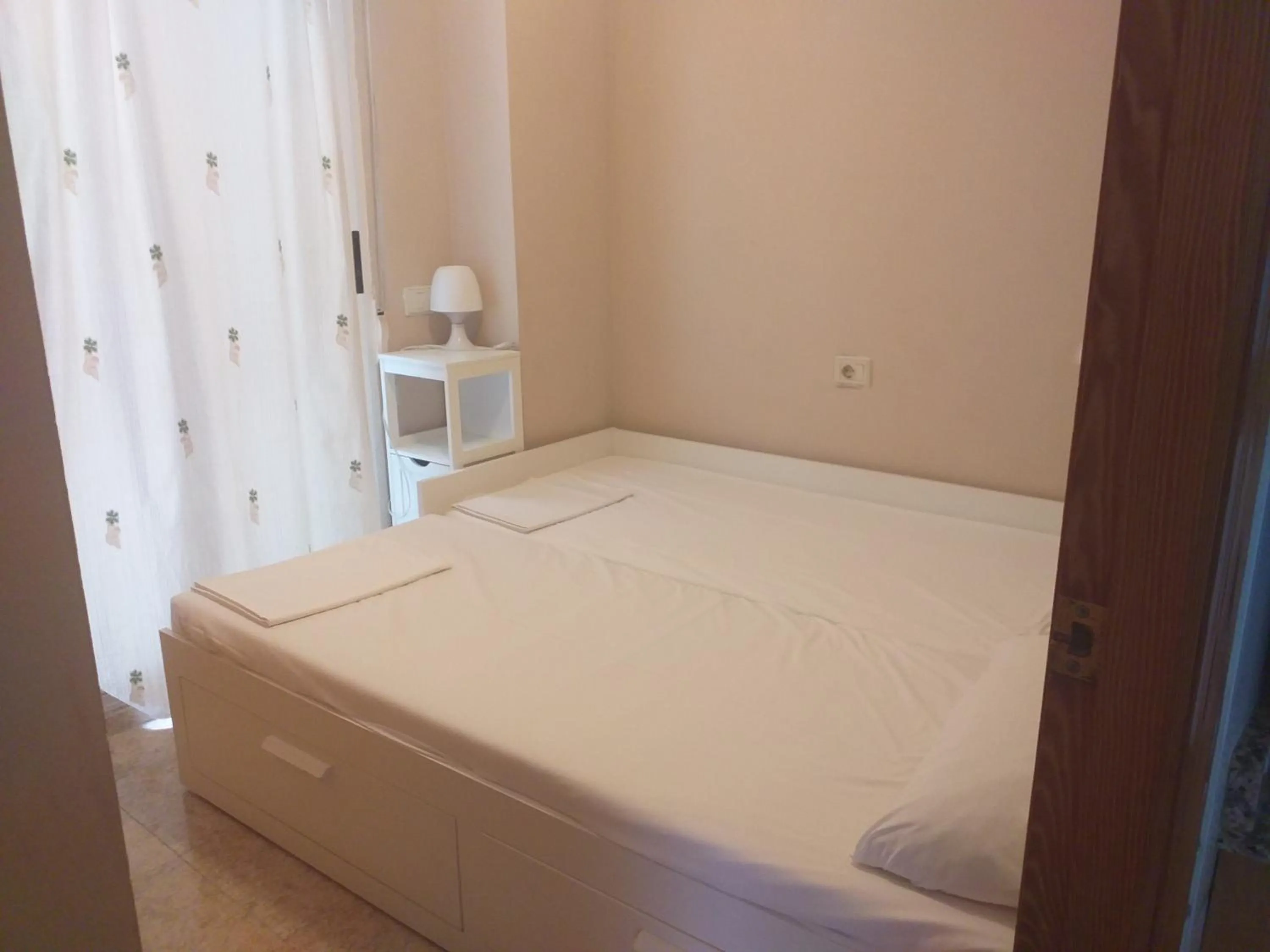 Bedroom, Bed in Playa Paradís - Primera linea de playa - AP-7 3min - Self check-in 24h