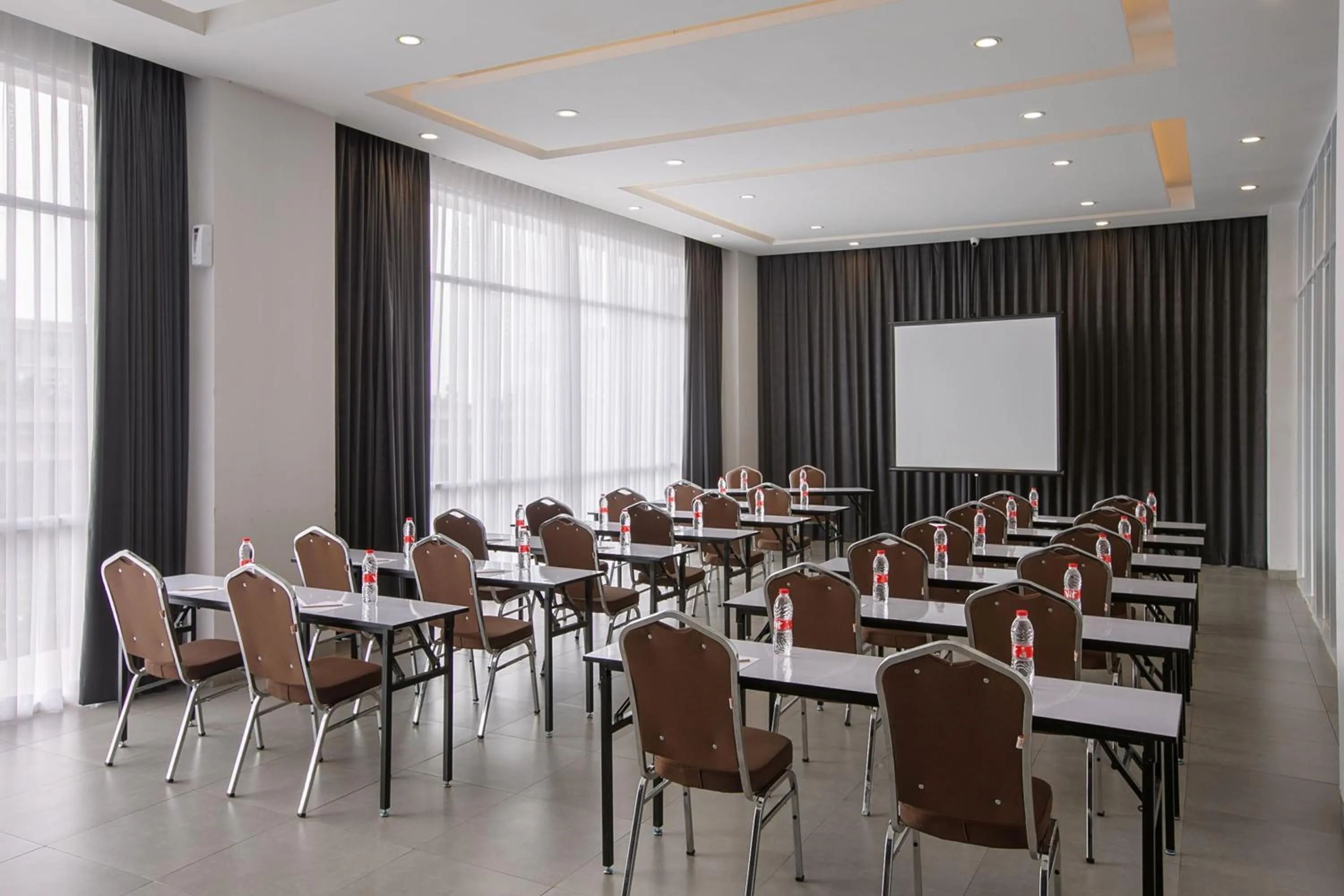Meeting/conference room in Amaris Hotel Kalimalang