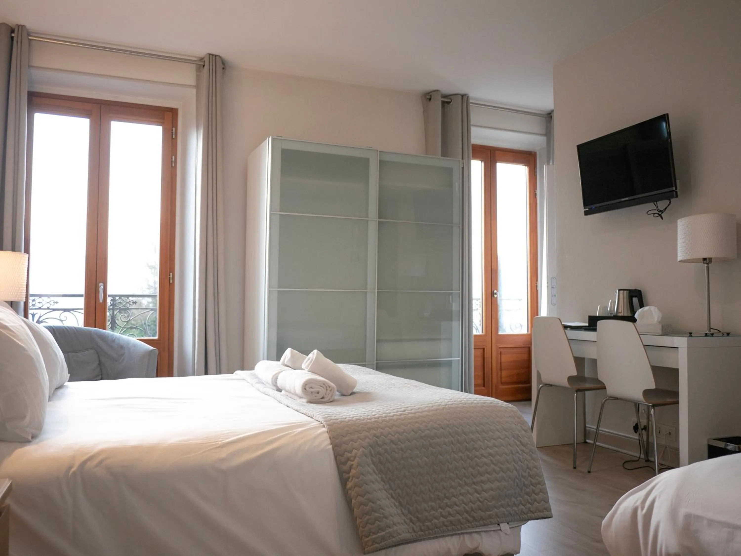 Photo of the whole room, Bed in Hôtel Gallia