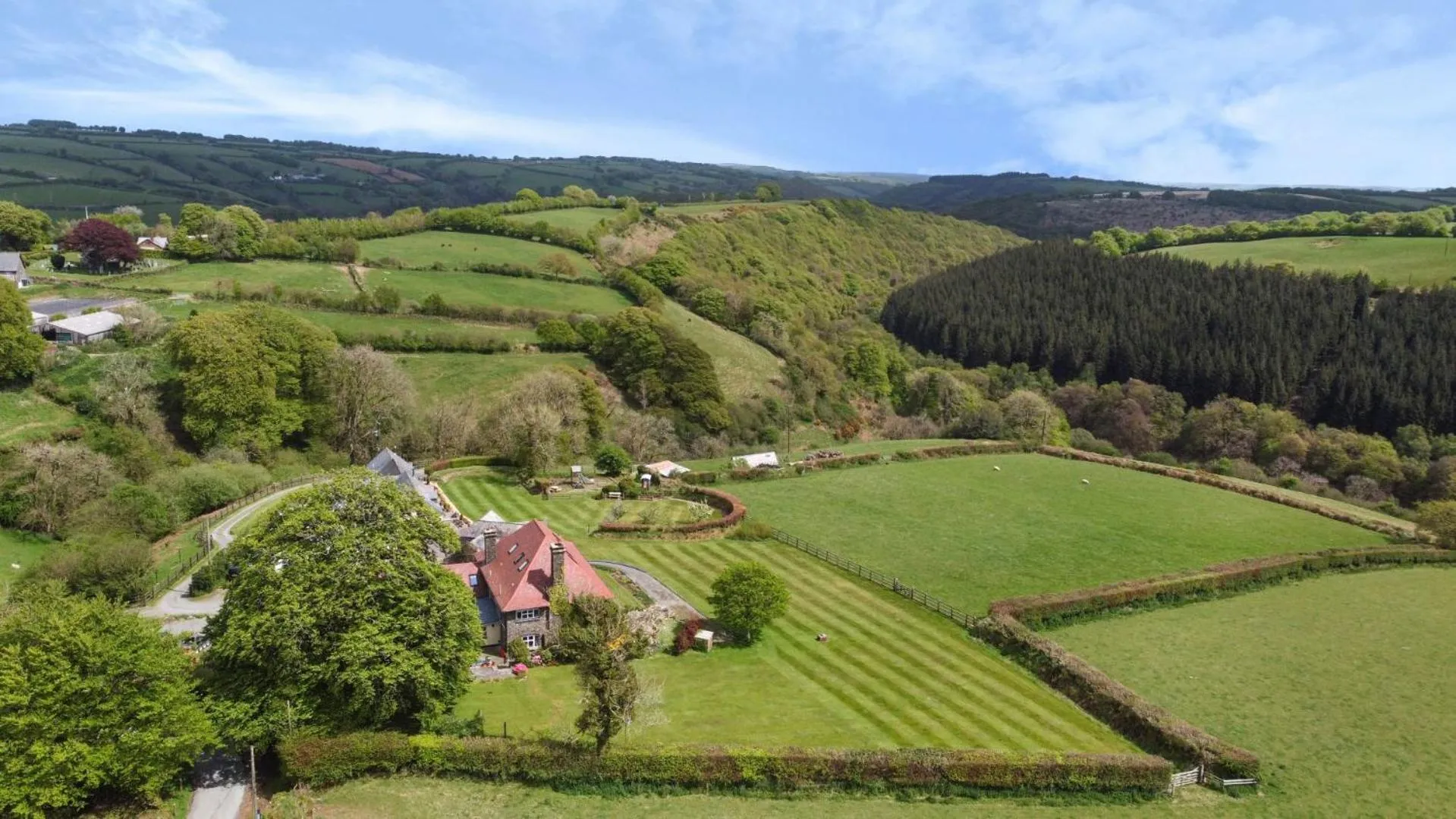 West Hollowcombe Farm Cottages - full site booking