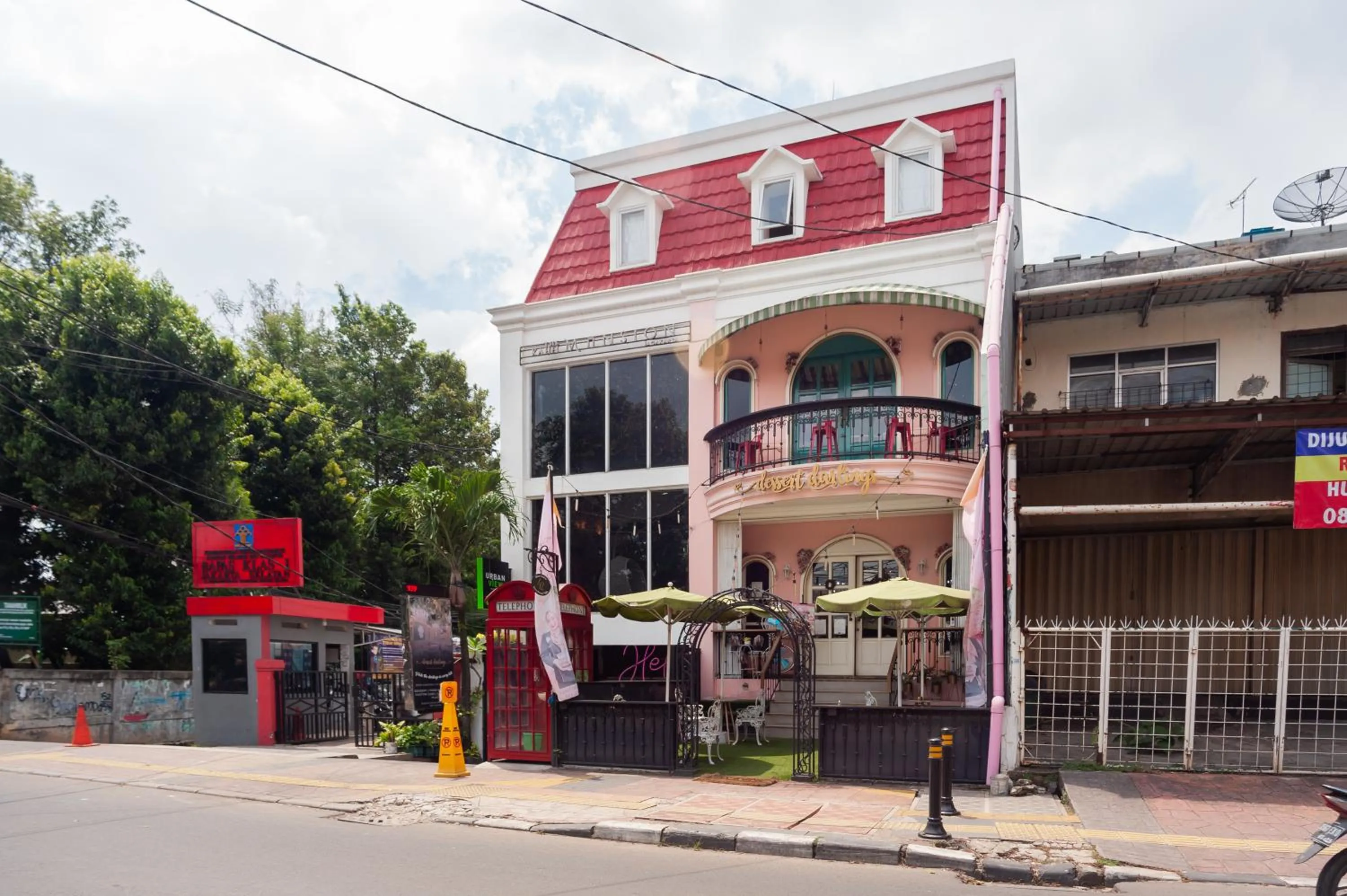 Property building in Urbanview Hotel Jagakarsa by RedDoorz