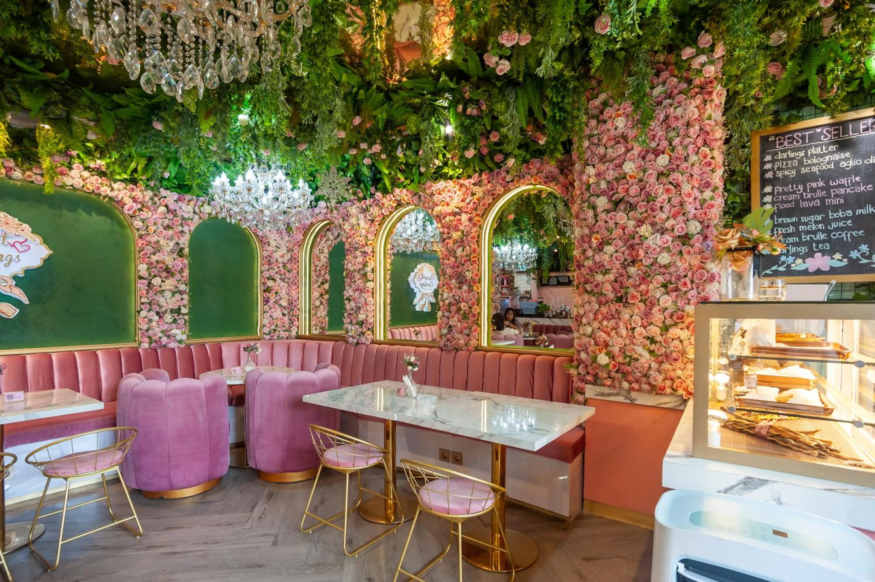 Area and facilities in Urbanview Hotel Jagakarsa by RedDoorz