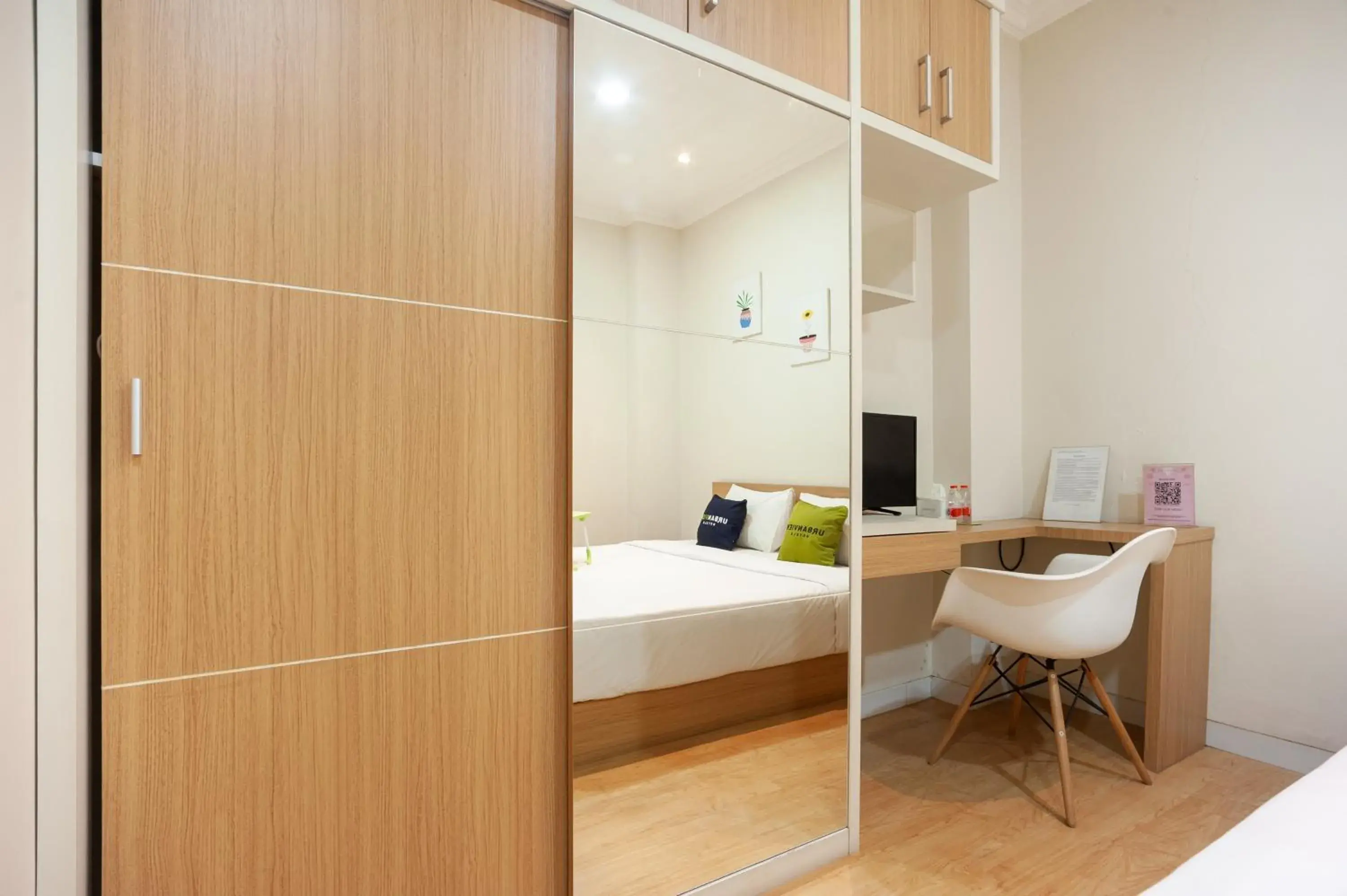 Bedroom, Bed in Urbanview Hotel Jagakarsa by RedDoorz Bedroom, Bed in Urbanview Hotel Jagakarsa by RedDoorz