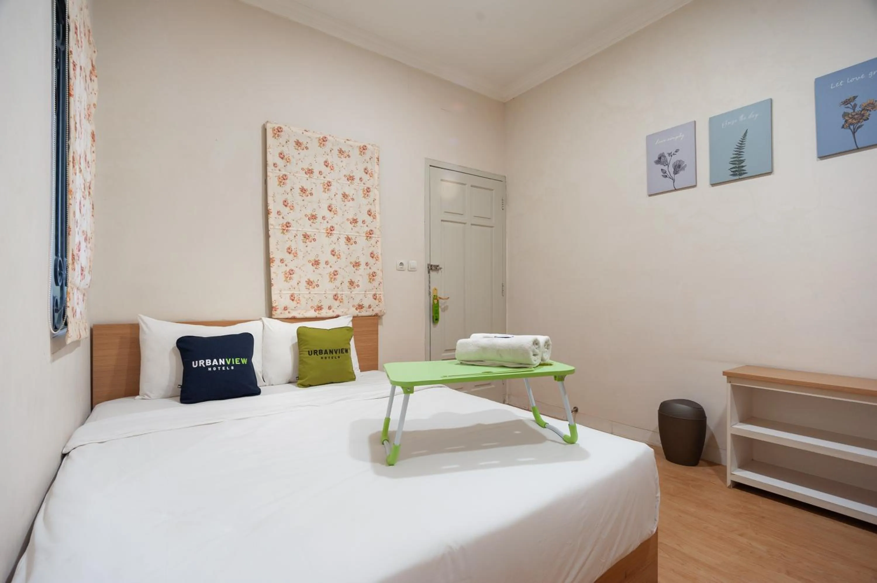 Bedroom, Bed in Urbanview Hotel Jagakarsa by RedDoorz