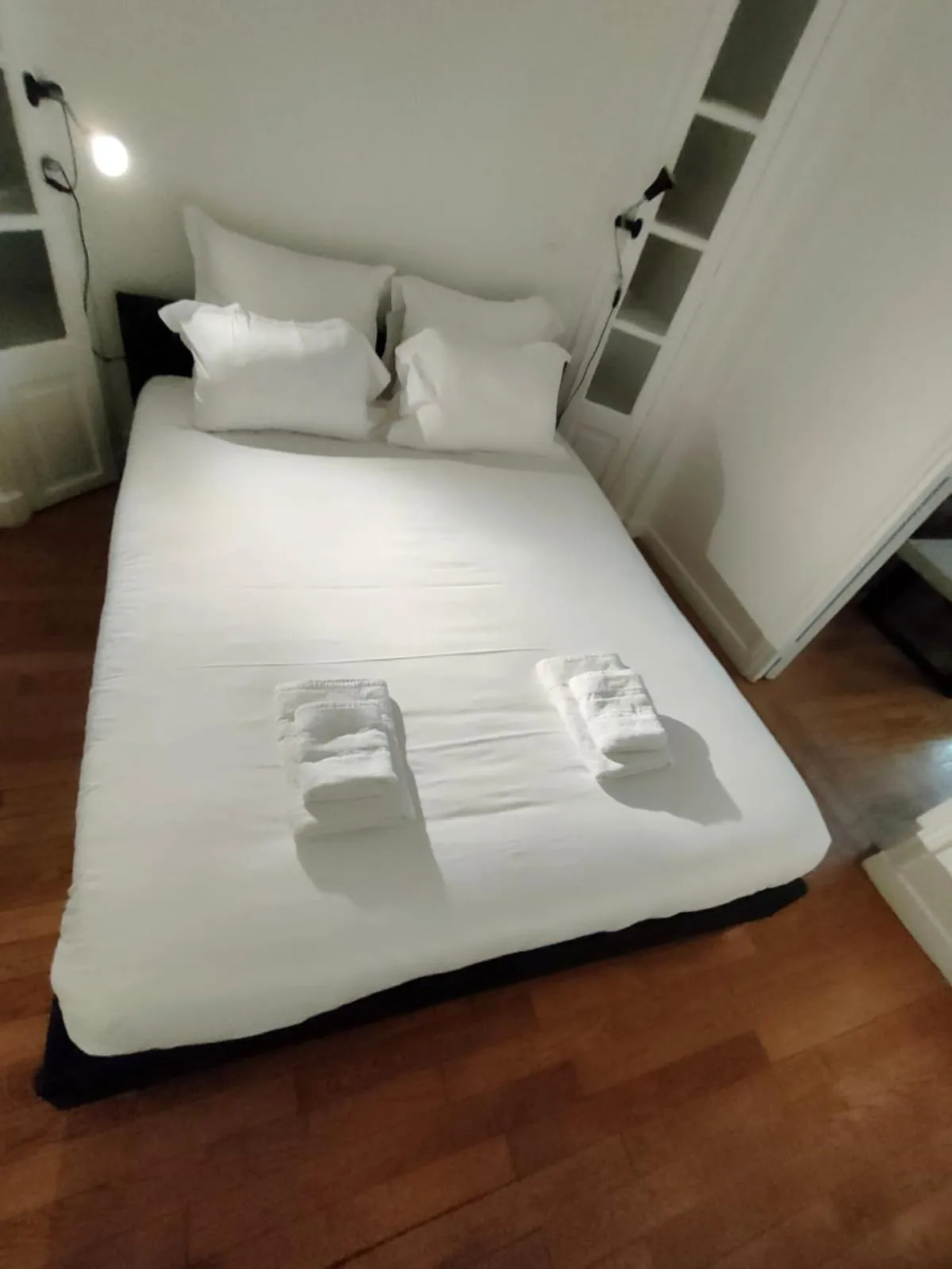 Bed in bridgestreet ST GERMAIN