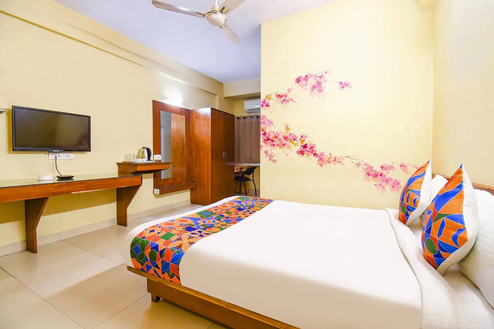 Bed in FabHotel Prime Yash Residency - Nr Lonavala Railway Station Bed in FabHotel Prime Yash Residency - Nr Lonavala Railway Station
