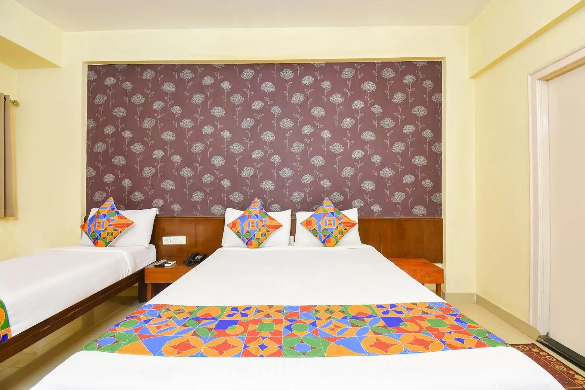 Bed in FabHotel Prime Yash Residency - Nr Lonavala Railway Station Bed in FabHotel Prime Yash Residency - Nr Lonavala Railway Station