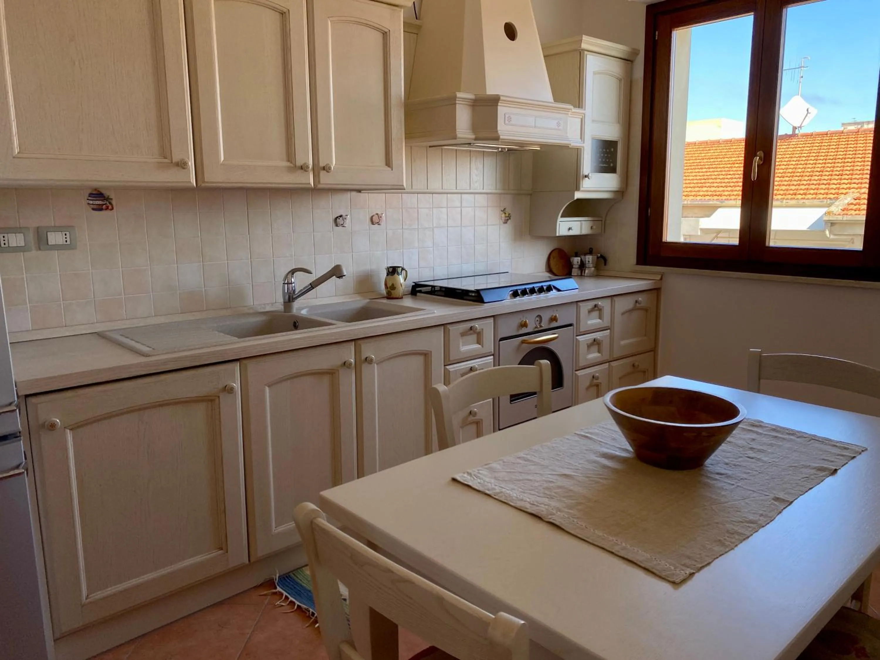 Kitchen or kitchenette in NelMar Guest House