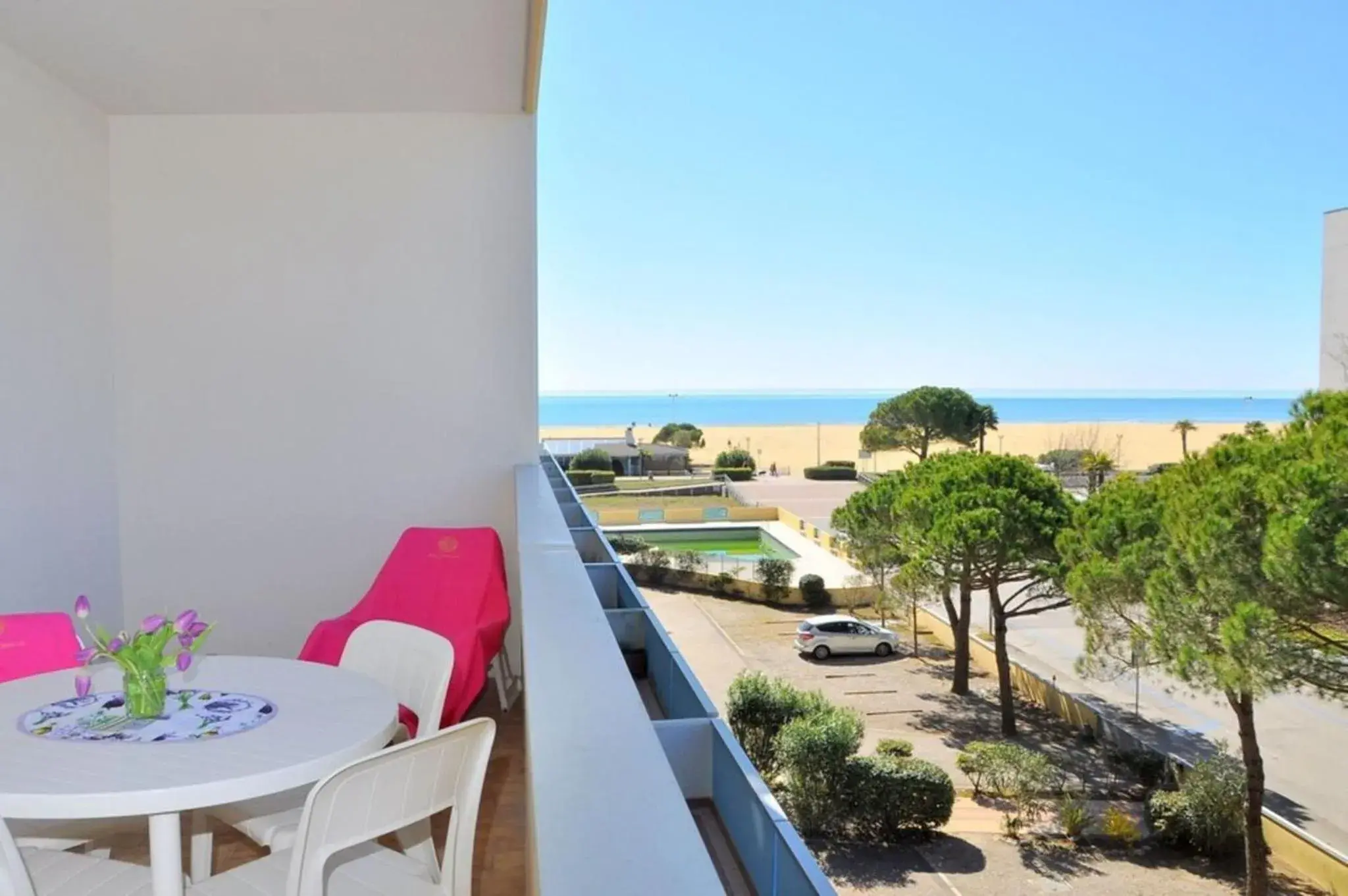 Bright sea front apartment with terrace-Beahost Bright sea front apartment with terrace-Beahost