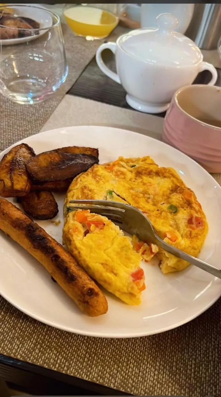 Breakfast in Trois Ore Residences & Green Earth Bistro