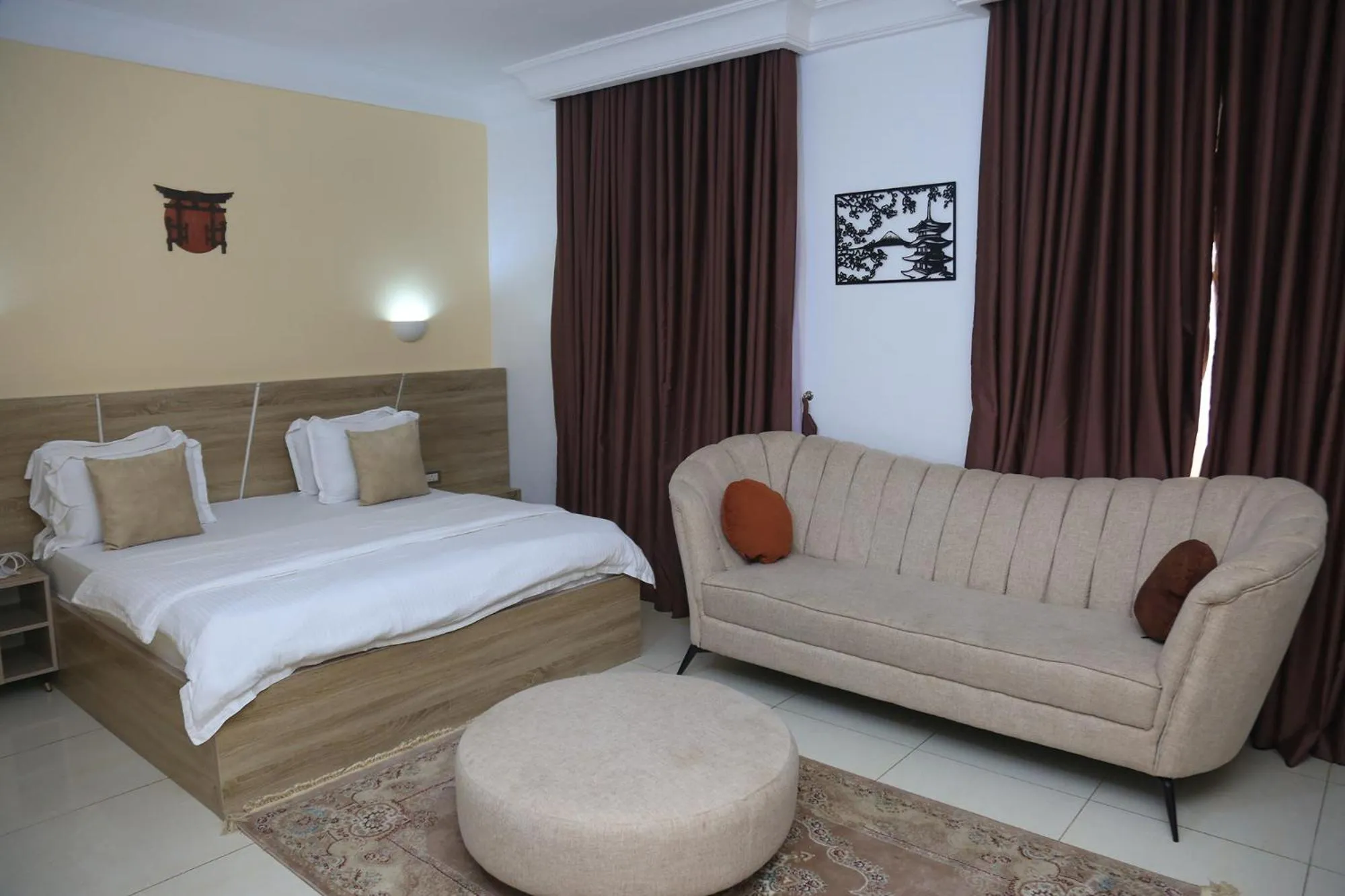 Photo of the whole room, Bed in House 24