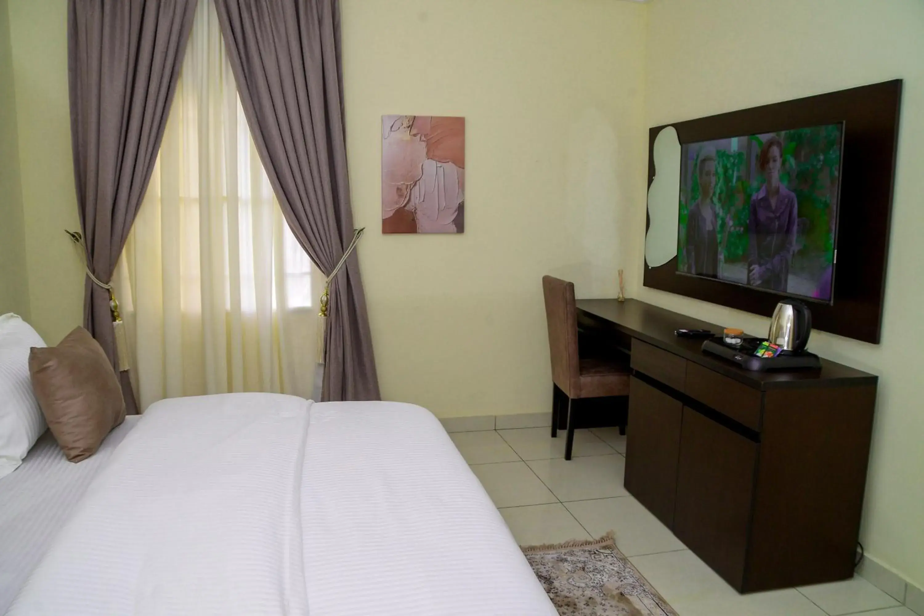 TV and multimedia, Bed in House 24 TV and multimedia, Bed in House 24