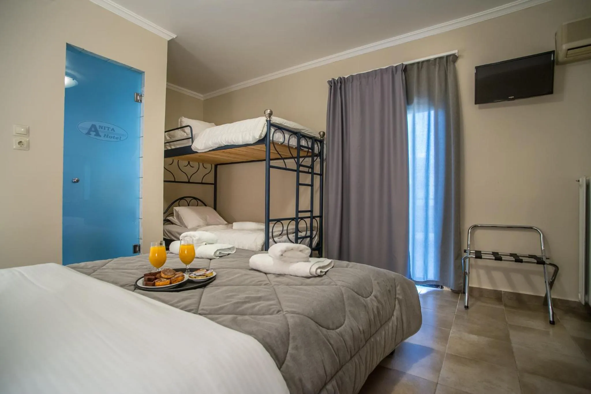 Bedroom, Bed in Anita Hotel