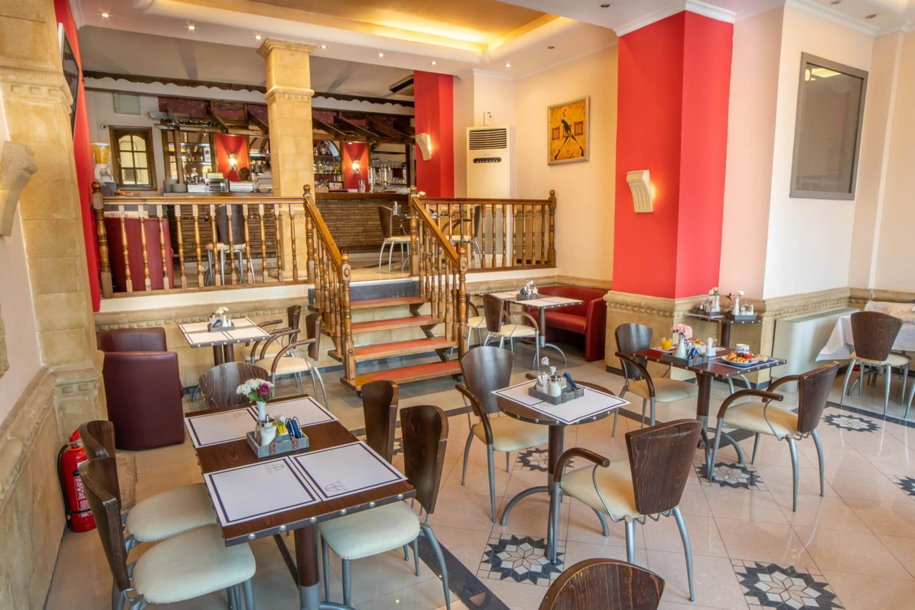 Restaurant/places to eat in Anita Hotel