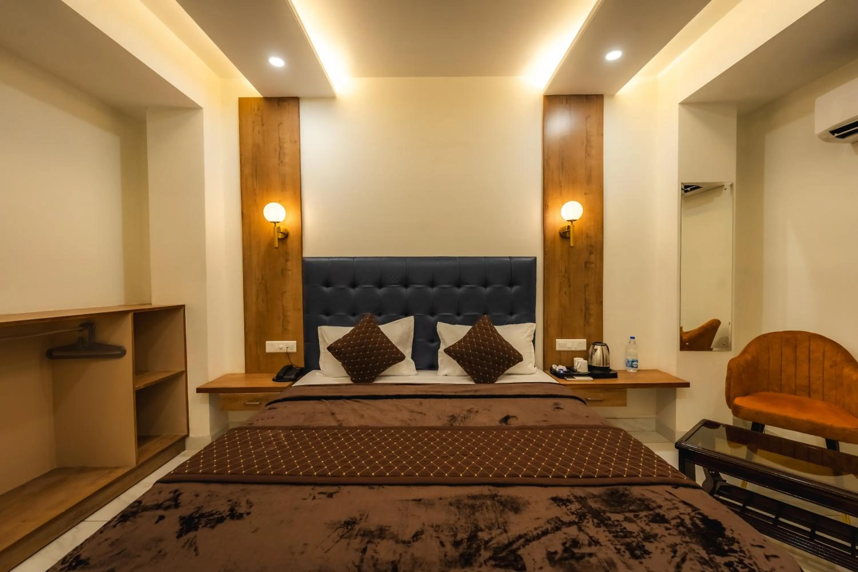 Photo of the whole room, Bed in Hotel Park Hills