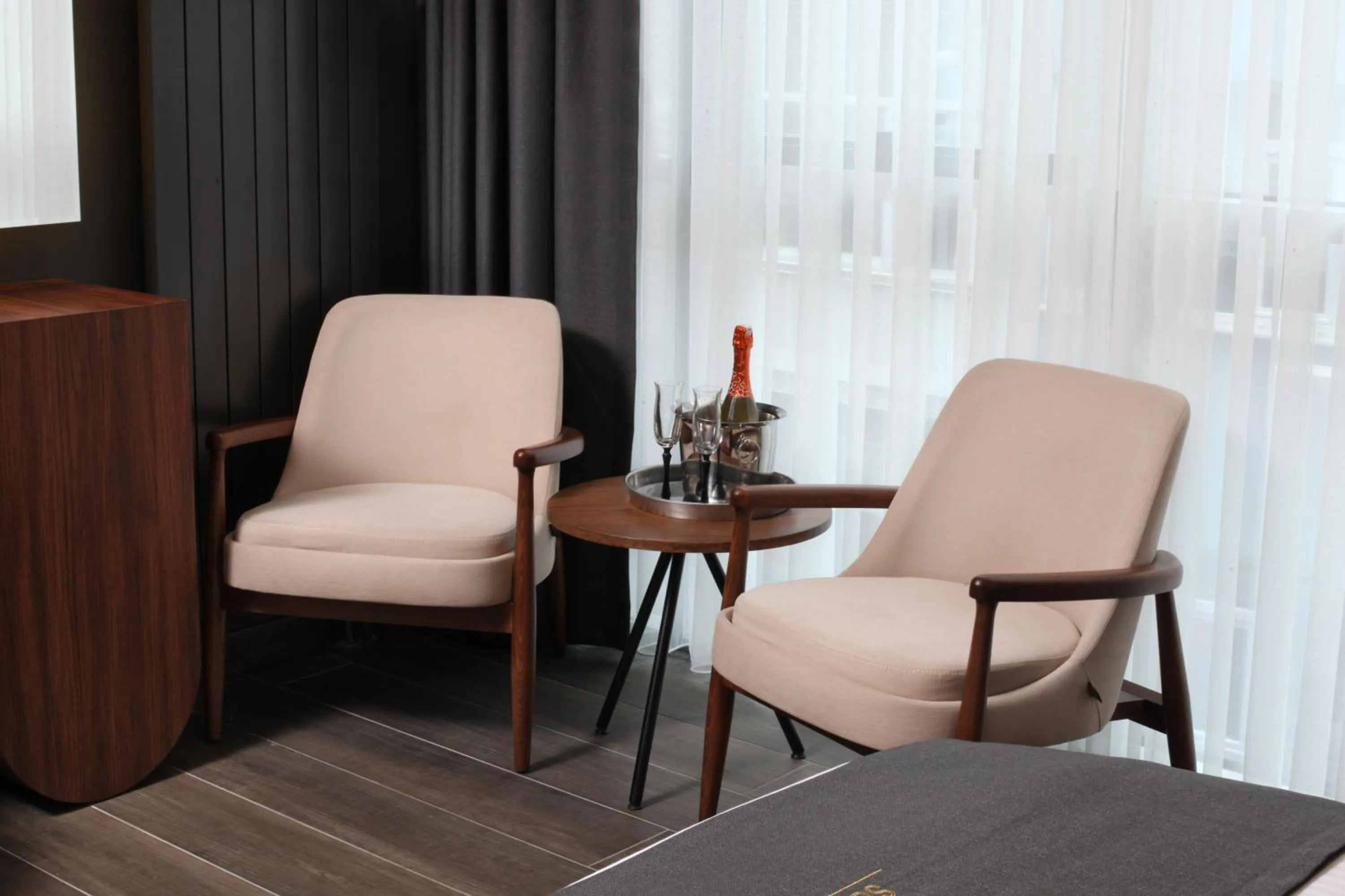 Living room in Second Suit Hotel